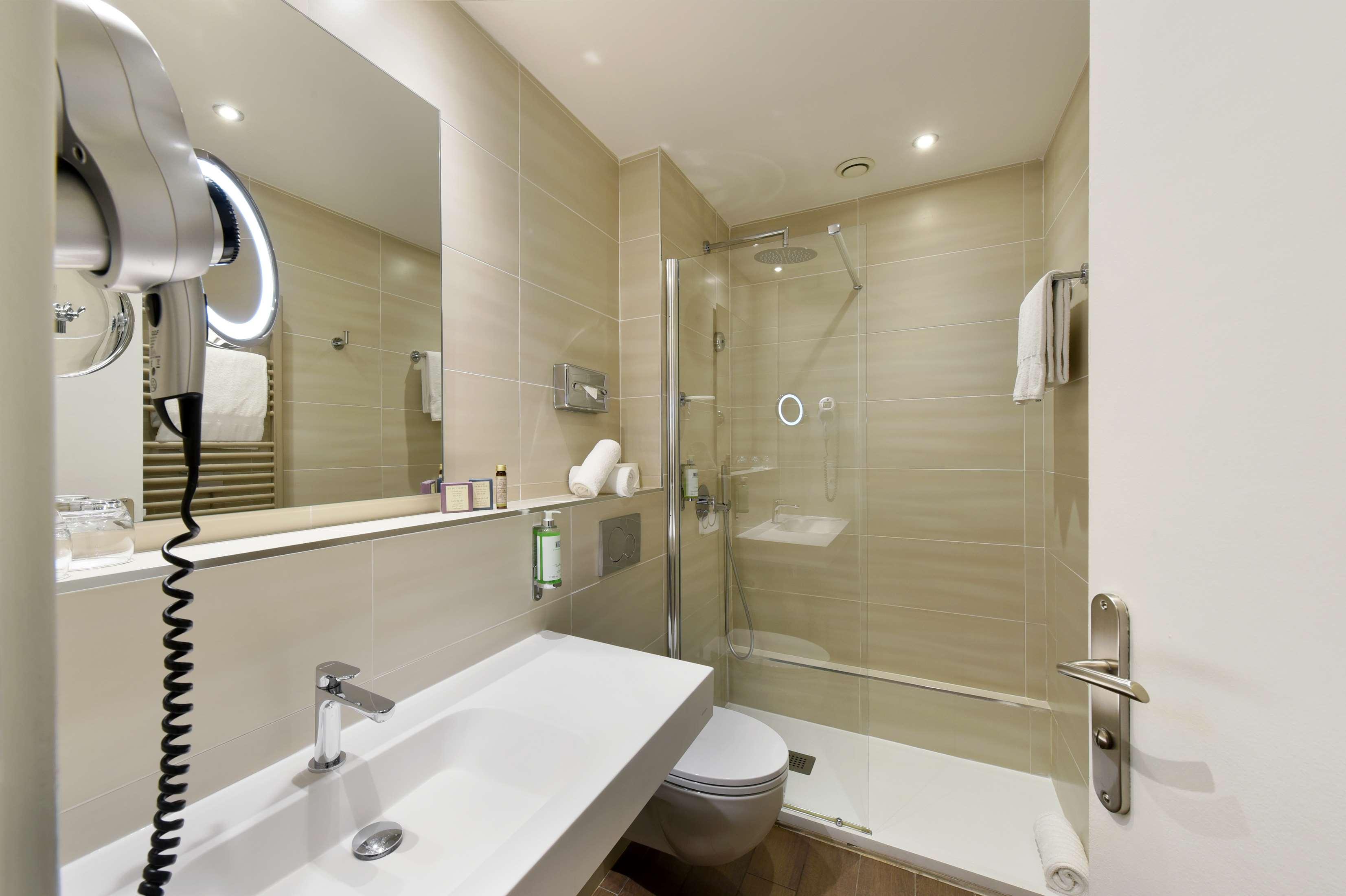 Double Queen Size Bed