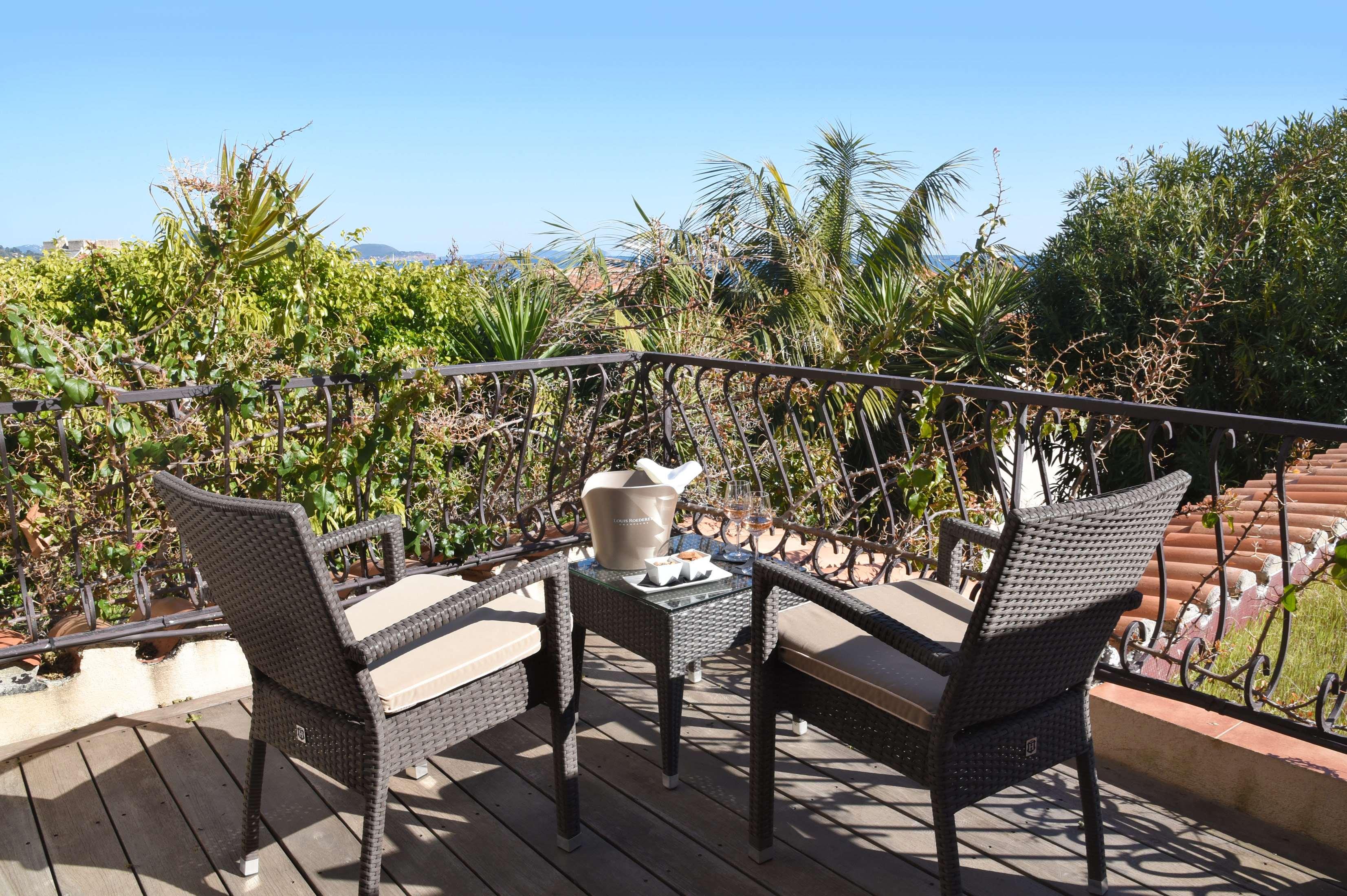 Double Queen Size Bed