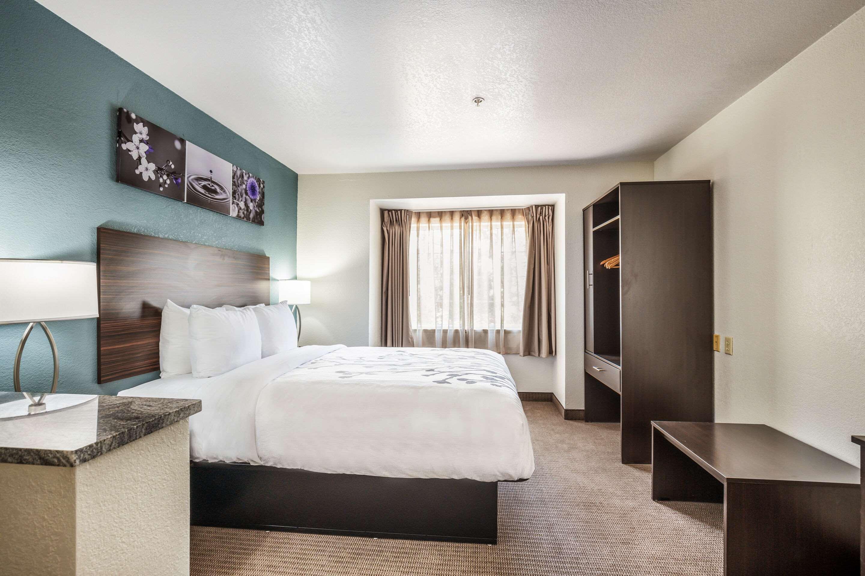 Suite Queen Size Bed