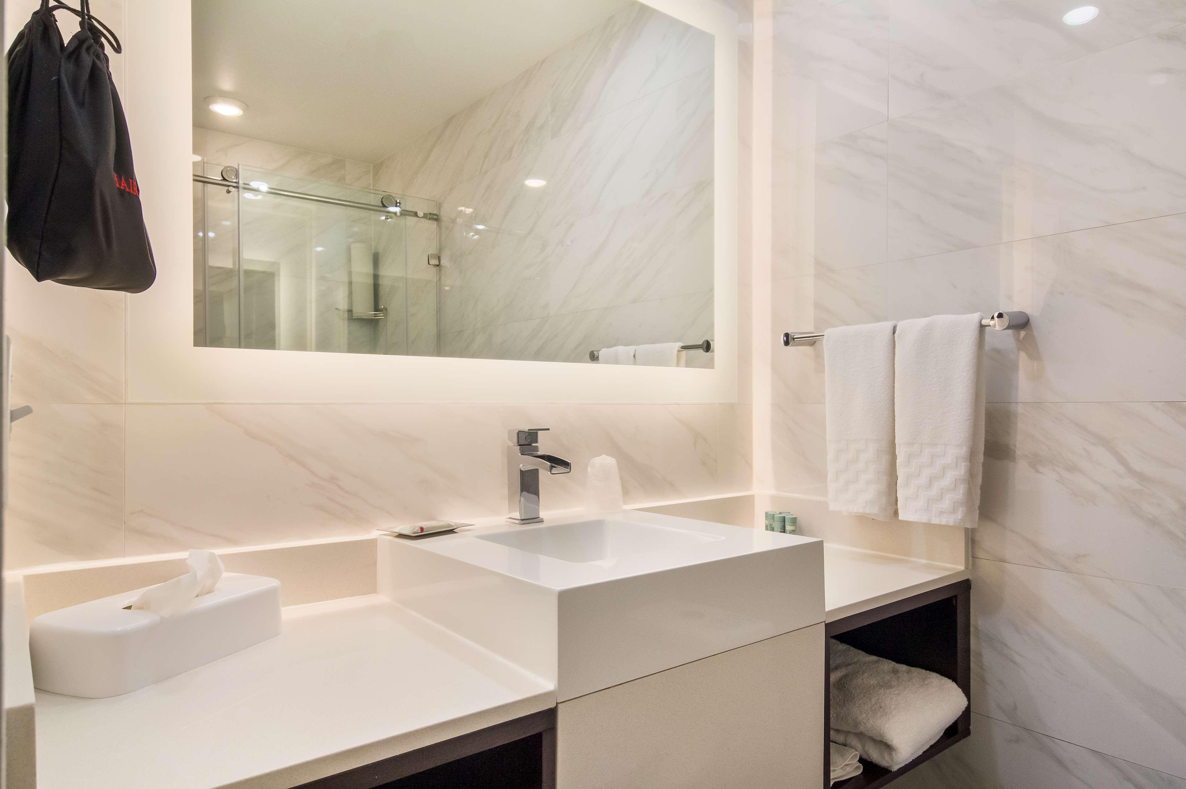 Double Bay View King Bed