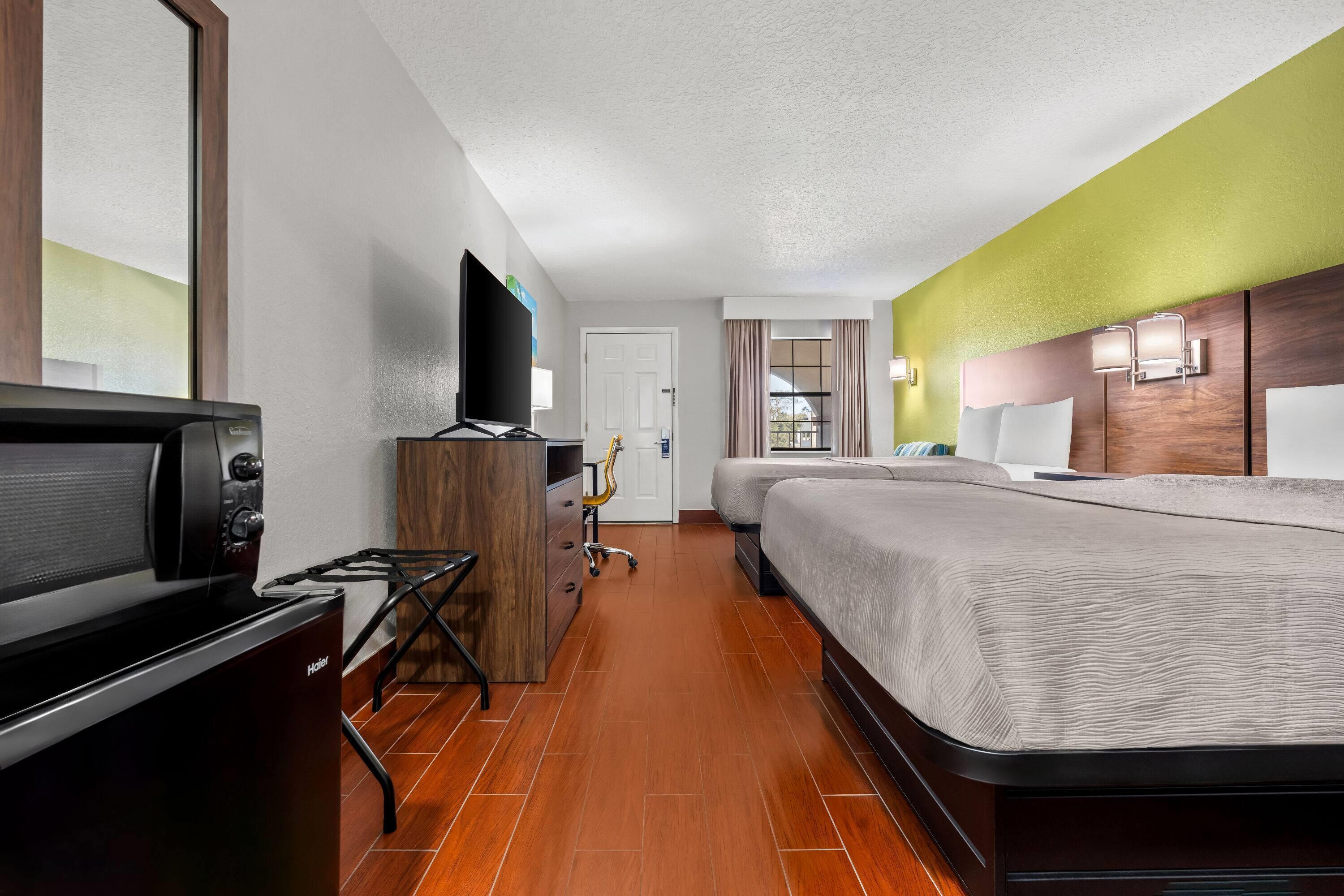 Quadruple Two Queen Beds Non Smoking