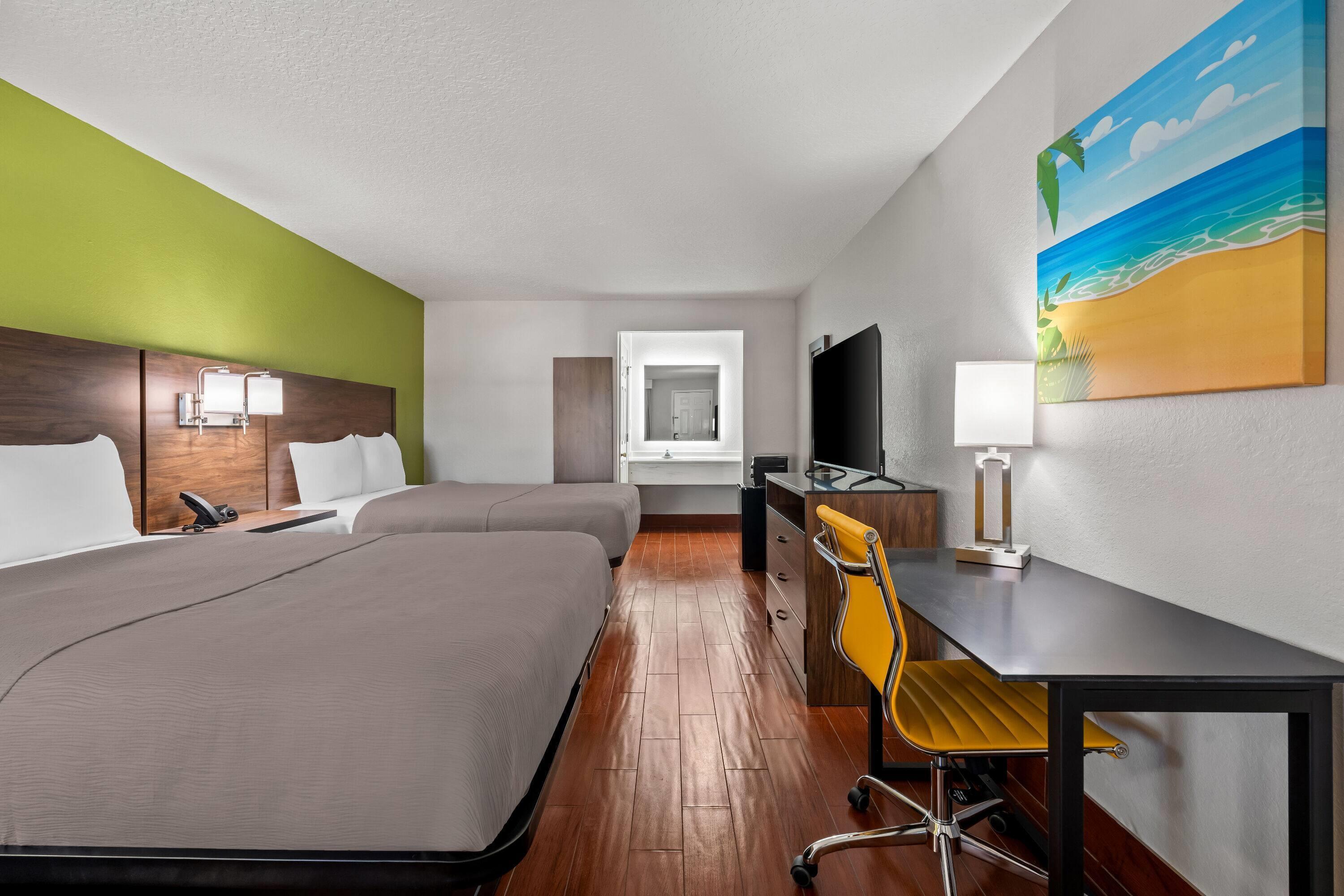 Quadruple Two Queen Beds Non Smoking