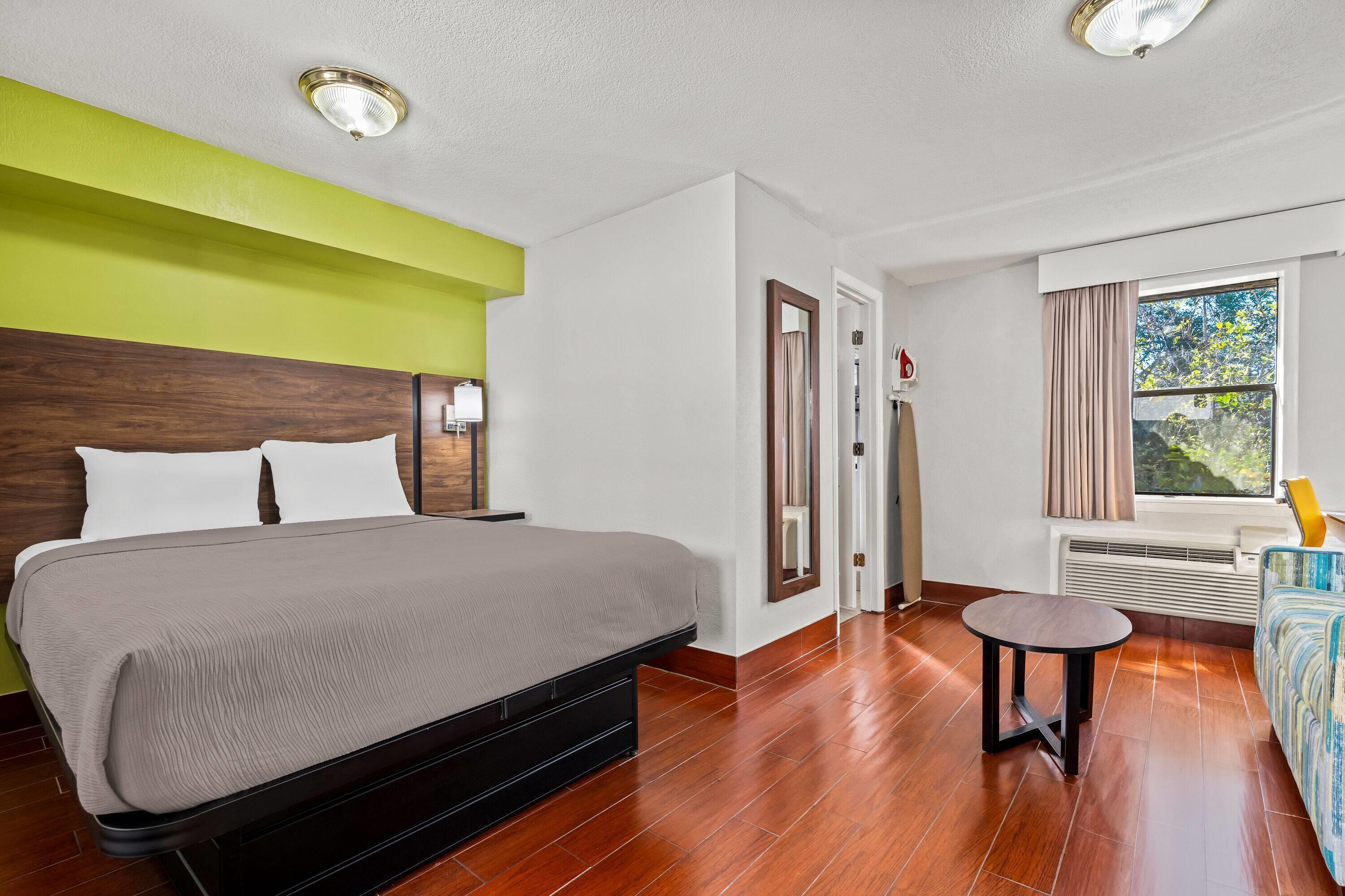 Suite Queen Size Bed