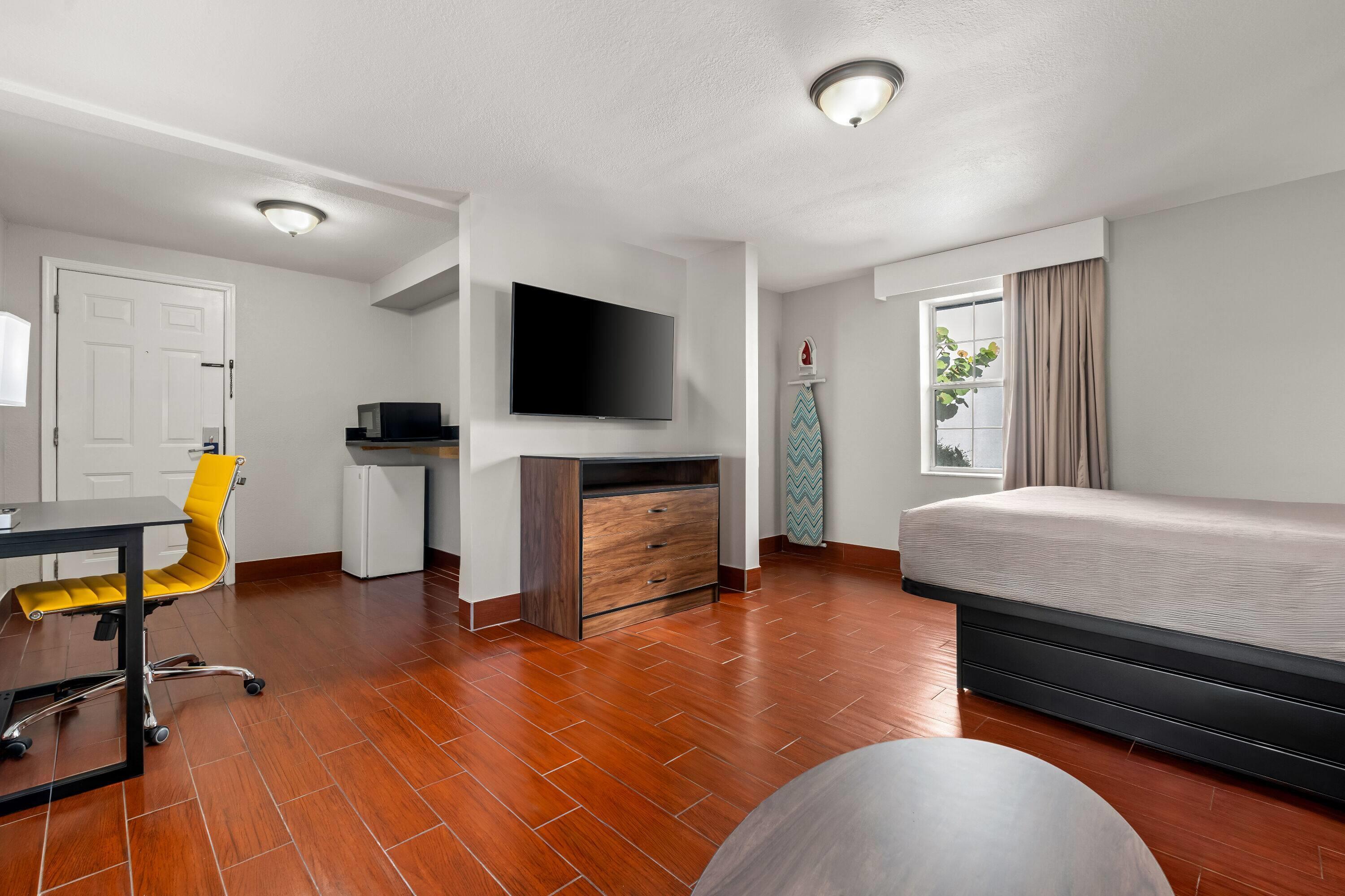 Suite Queen Size Bed