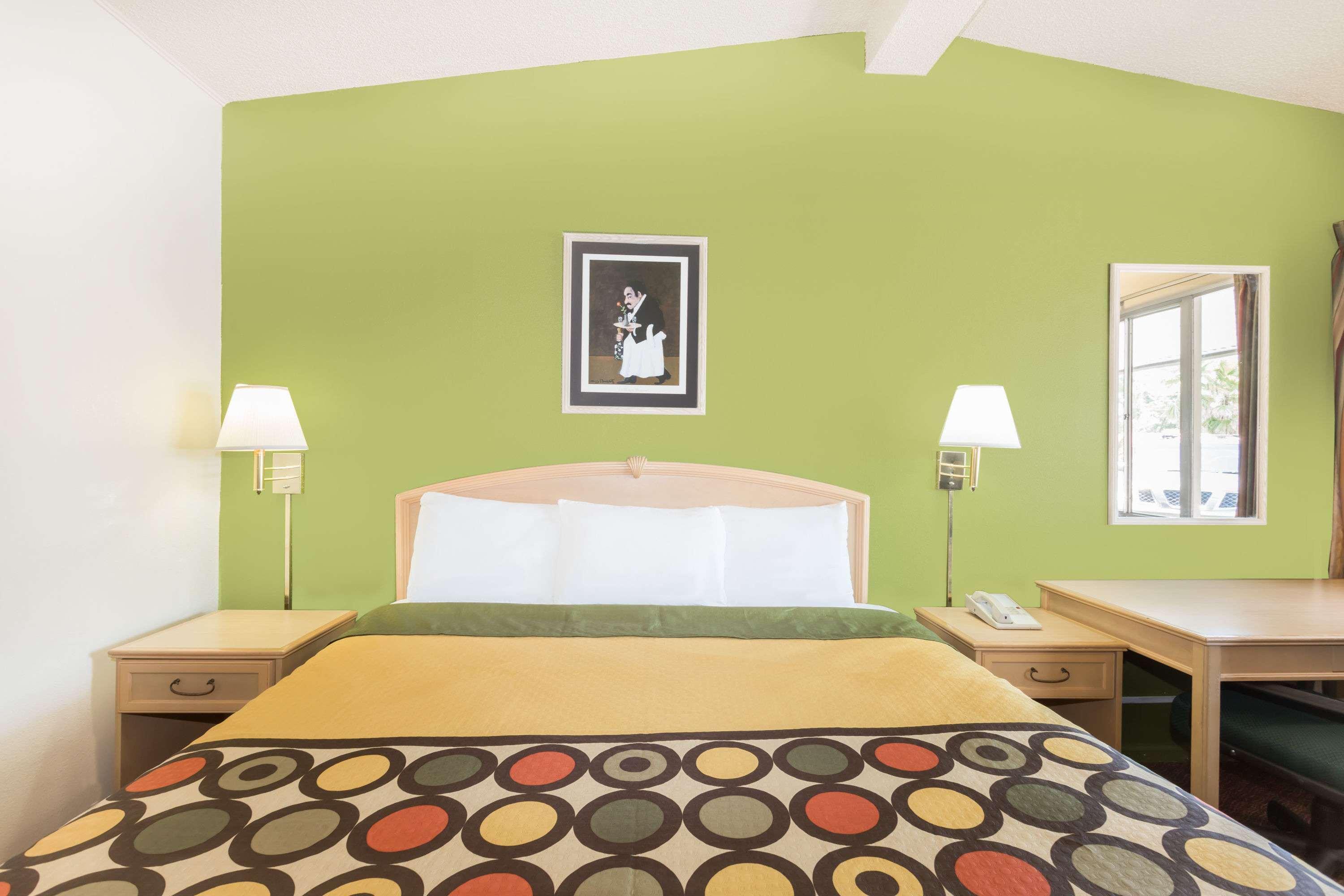 Double King Bed Non Smoking