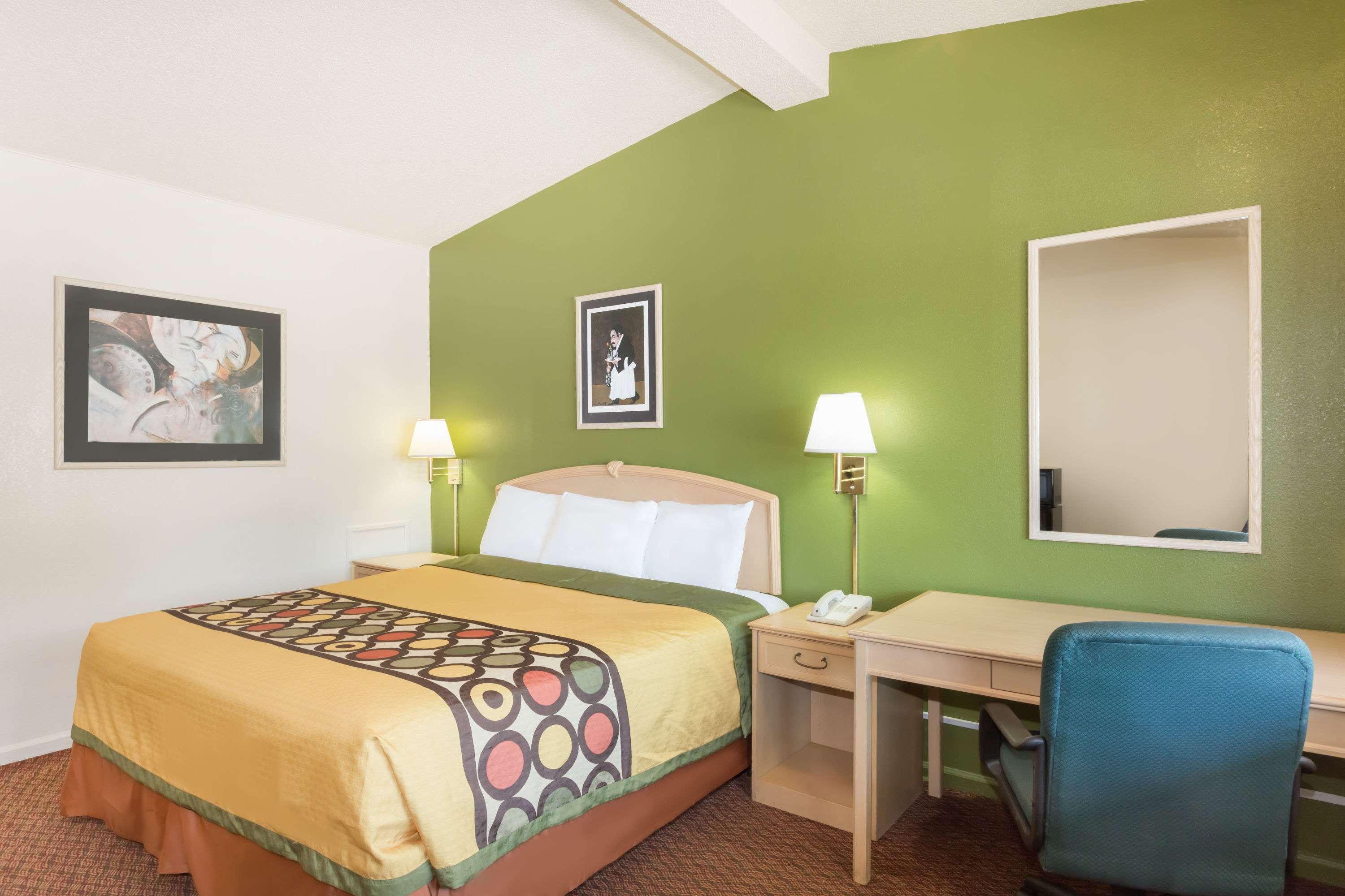 Double King Bed Non Smoking