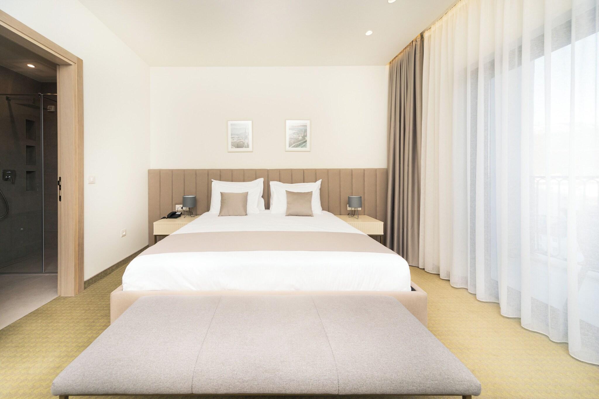 Double or Twin Queen Size Bed