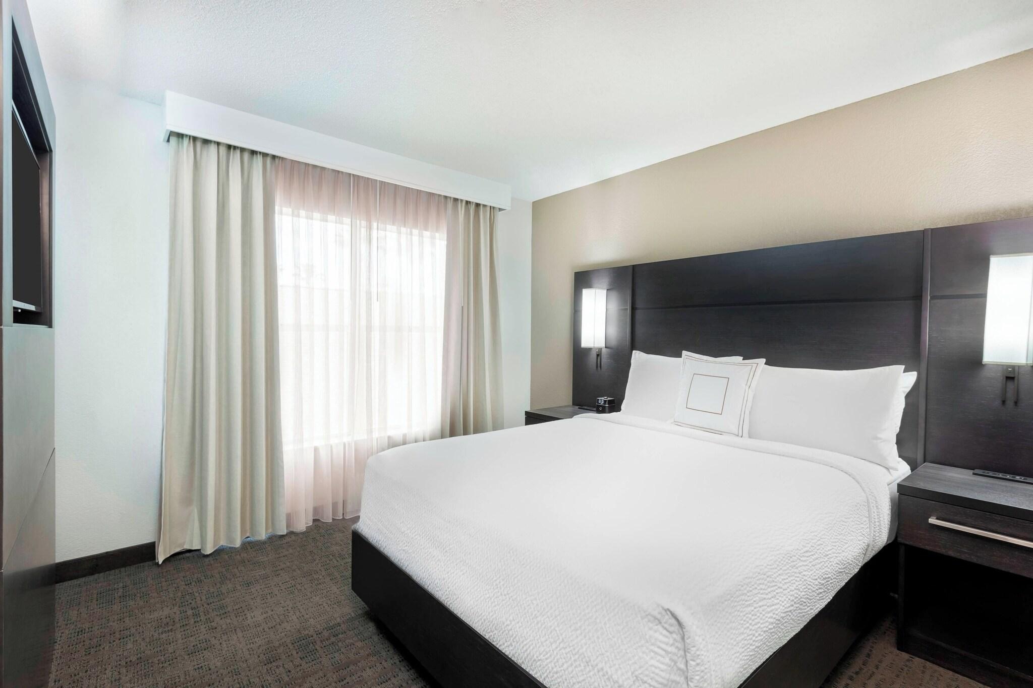 Studio Queen Size Bed
