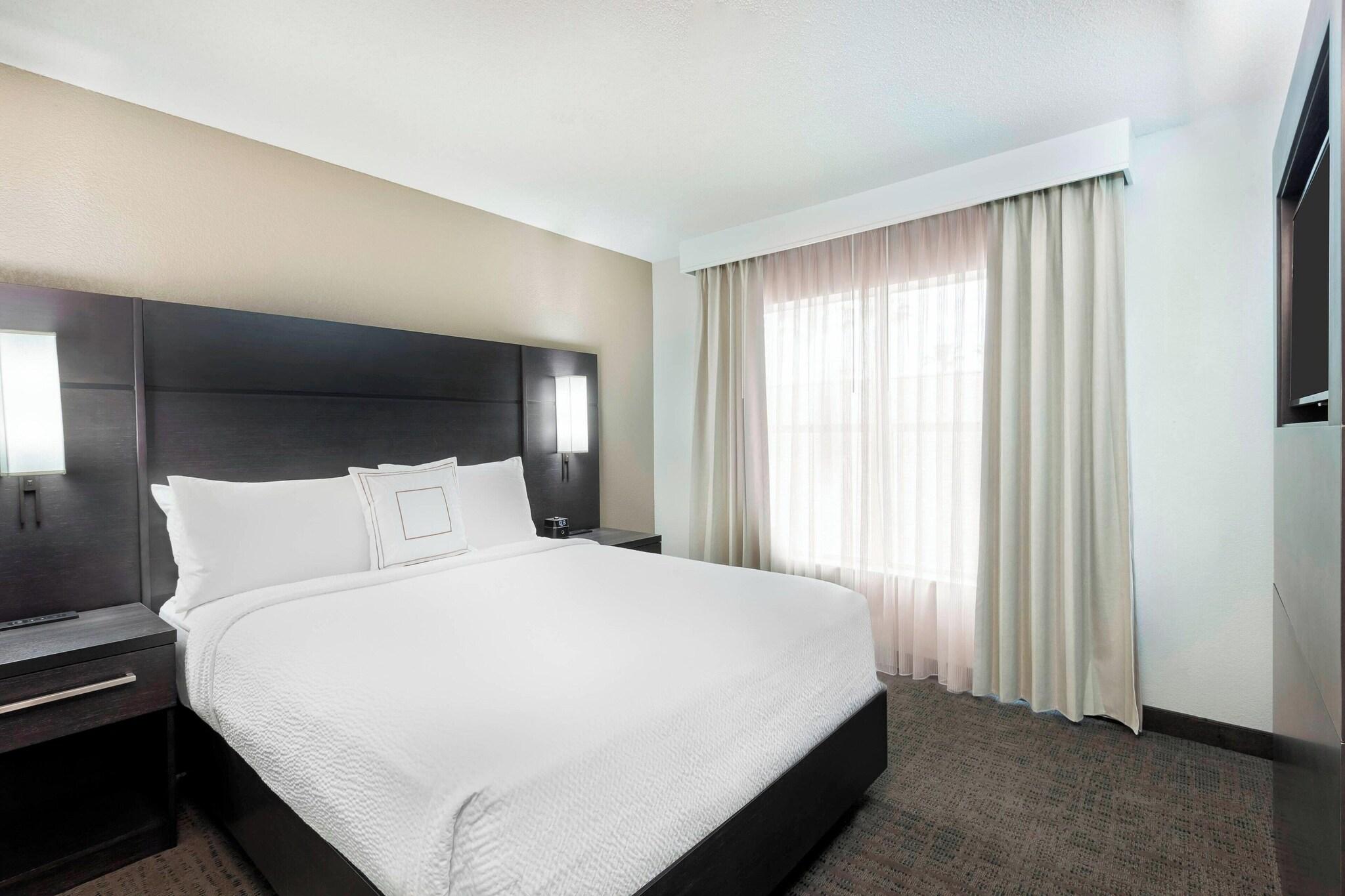 Studio Queen Size Bed