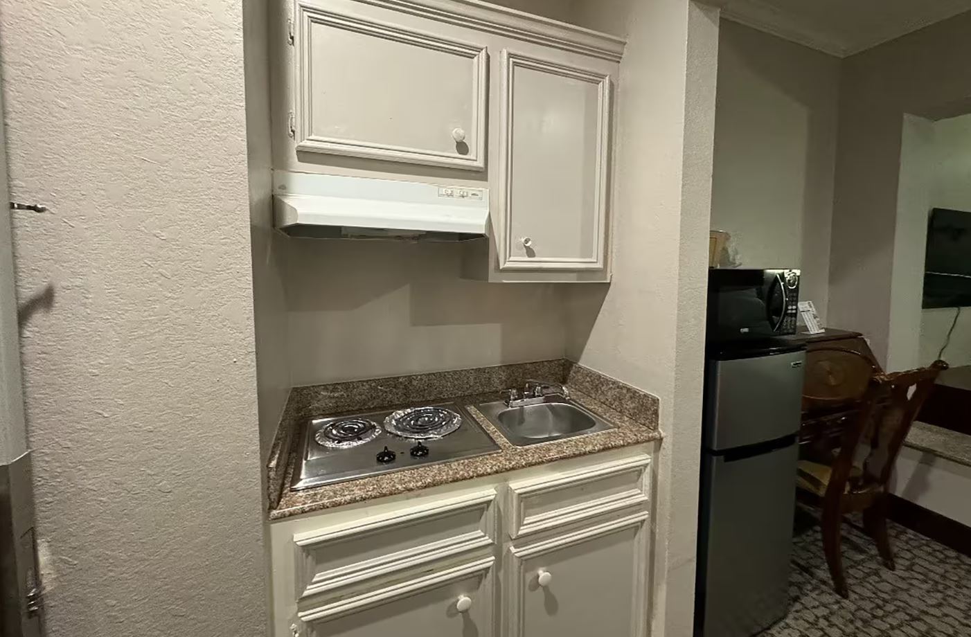 Suite Accessible King Size Bed