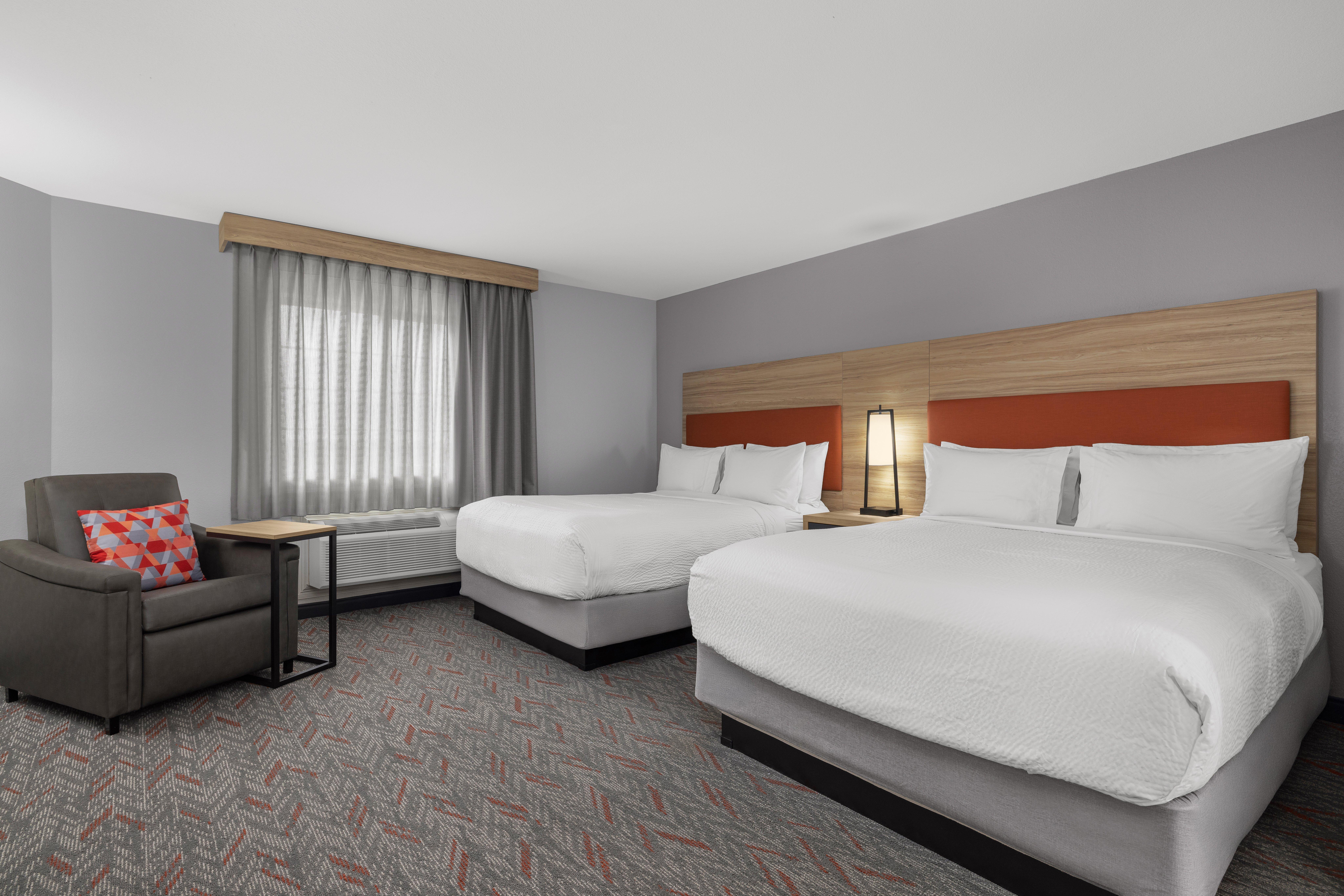 Studio Two Queen Beds