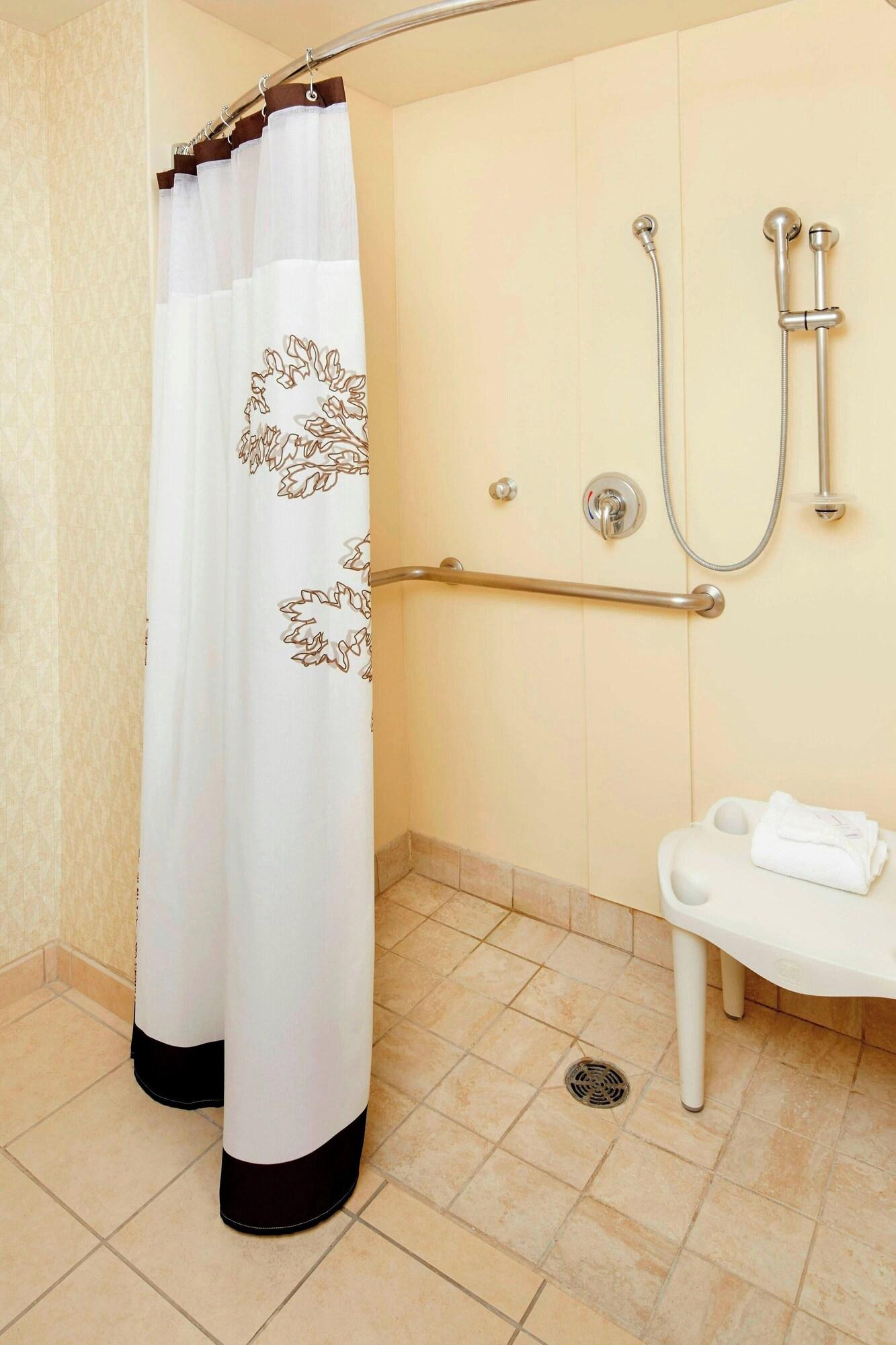 Suite Accessible King Size Bed