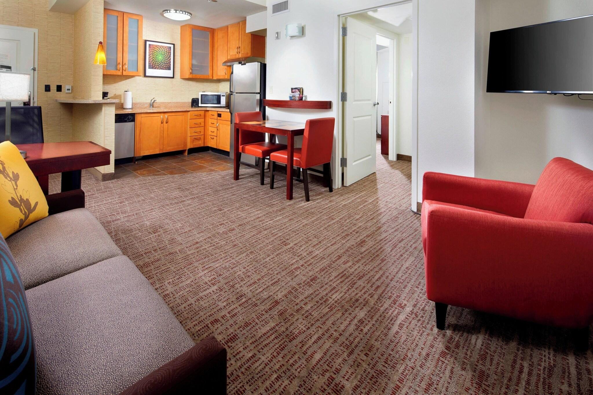 Suite Accessible King Size Bed