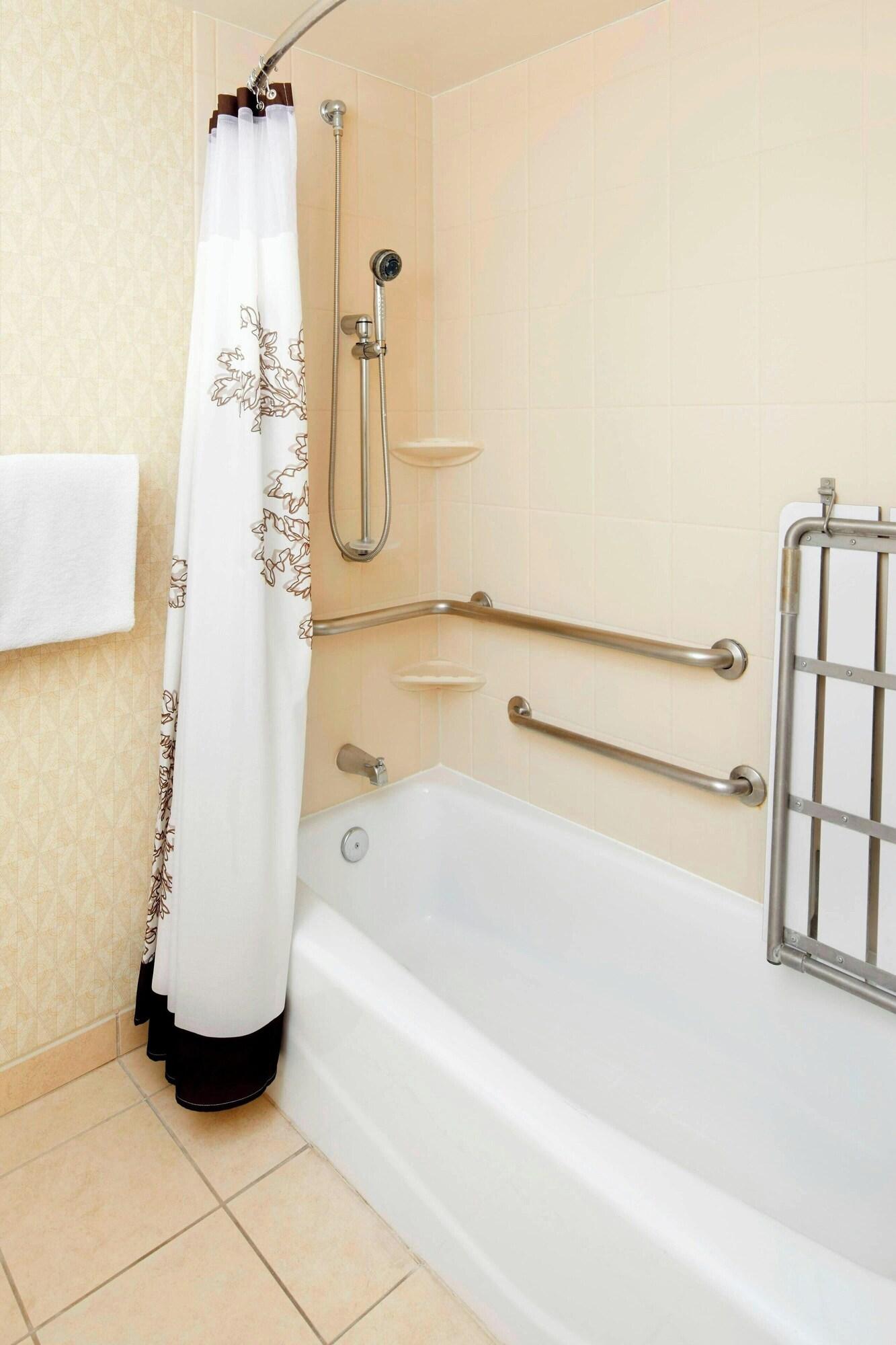 Studio Accessible King Size Bed