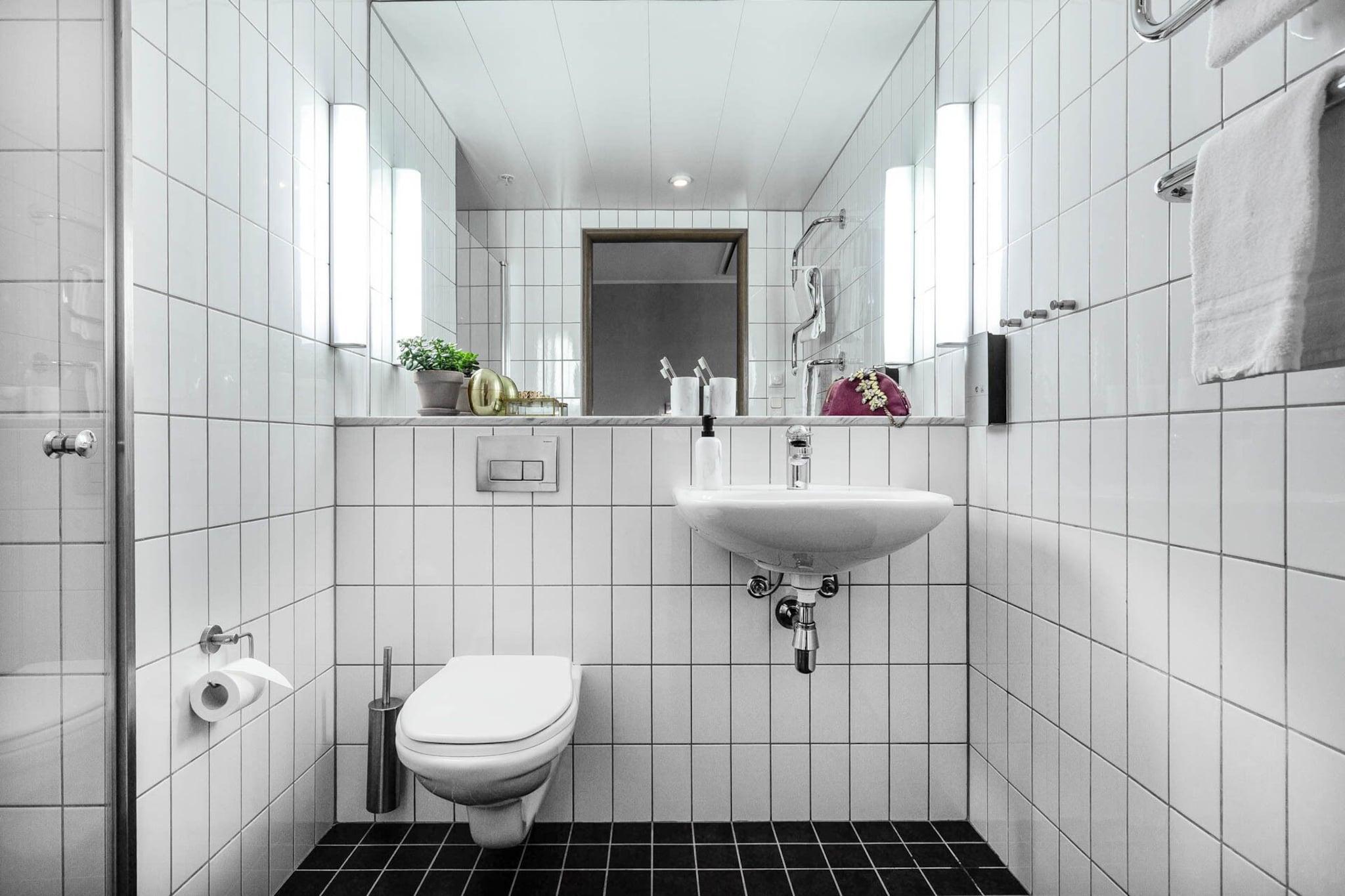 Family Room Queen Size Bed