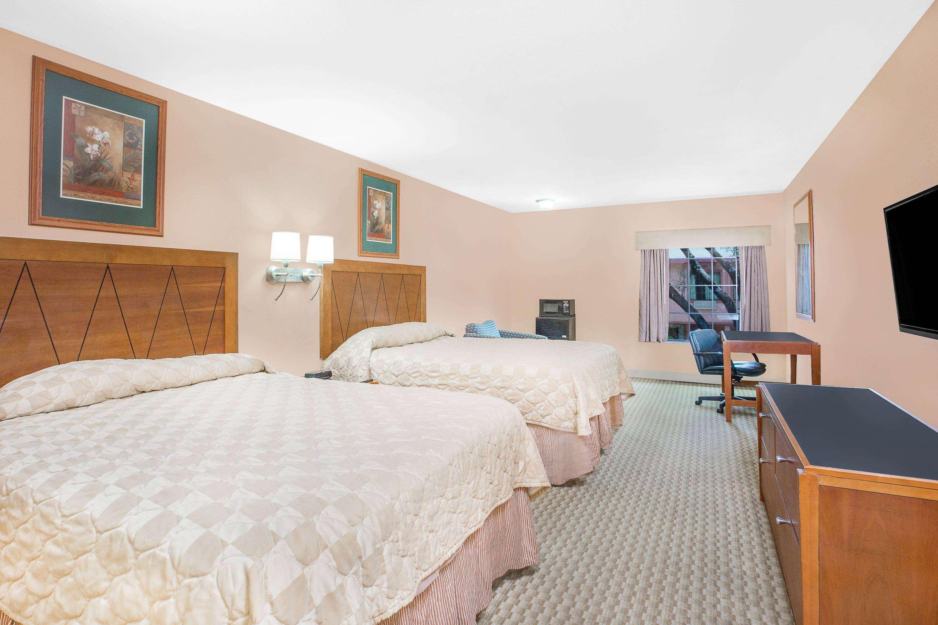 Suite Two Queen Beds