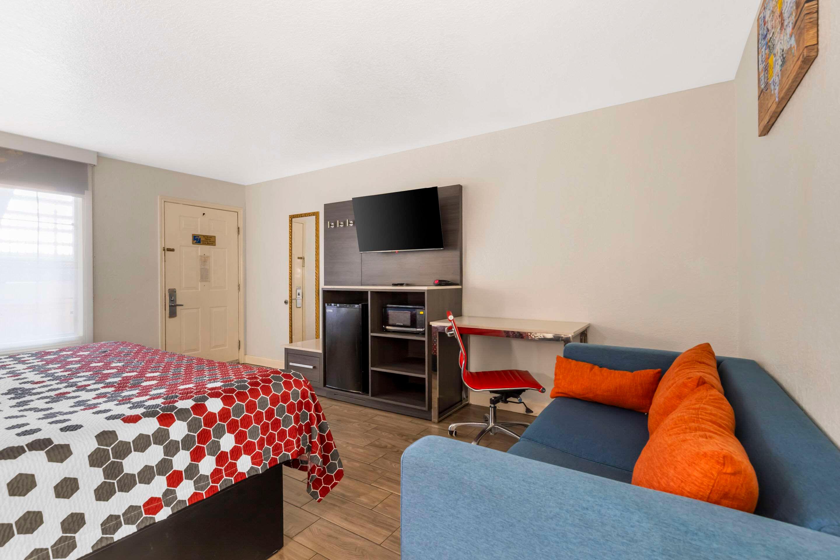 Suite Accessible King Size Bed