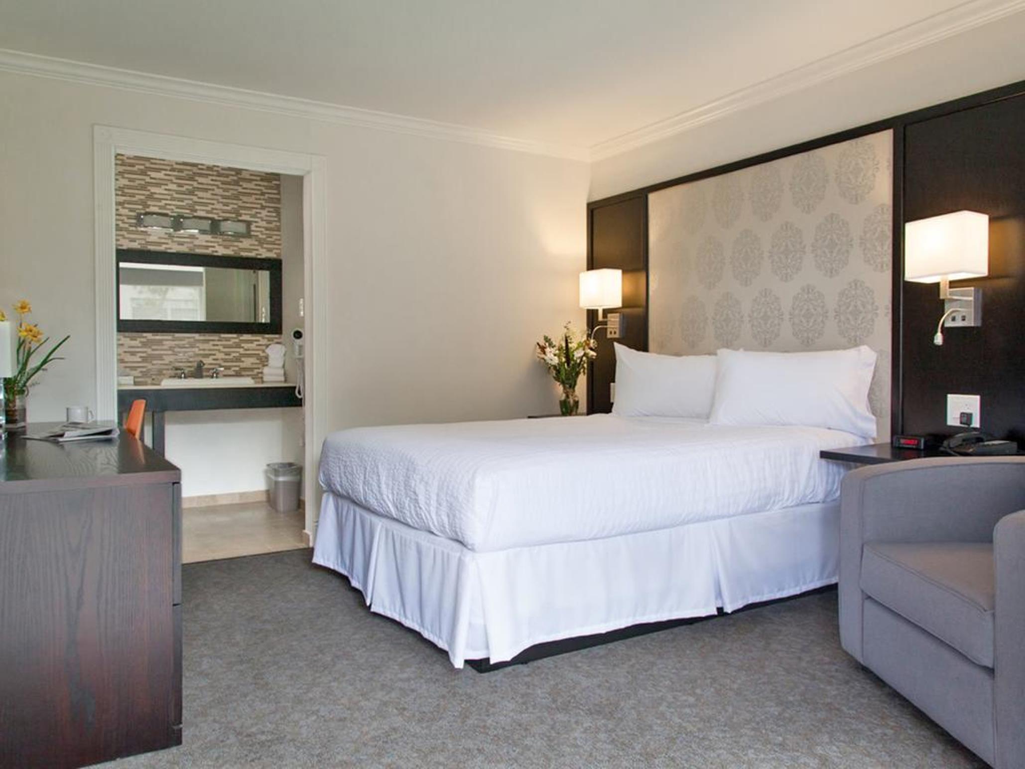 Double Deluxe Queen Bed