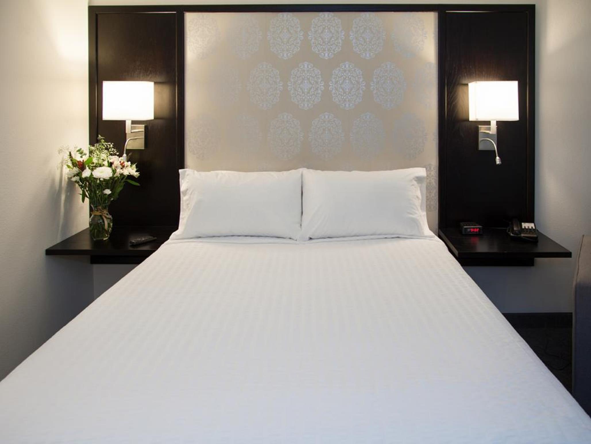 Double Deluxe Queen Bed