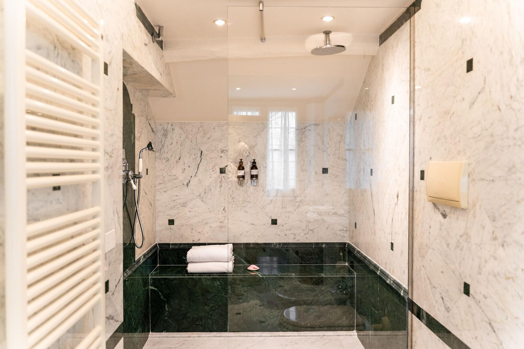 Double Deluxe Queen Bed