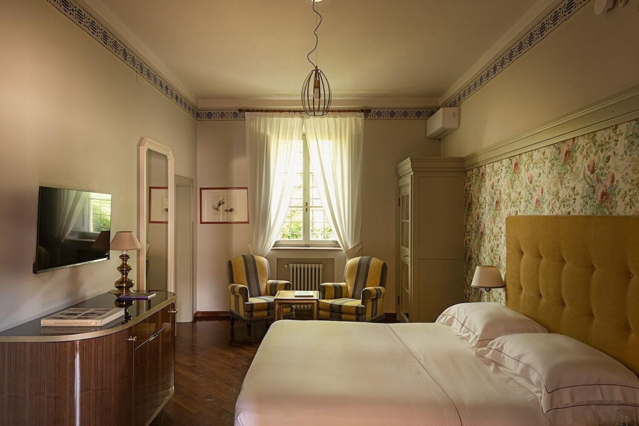 Double Deluxe Queen Bed