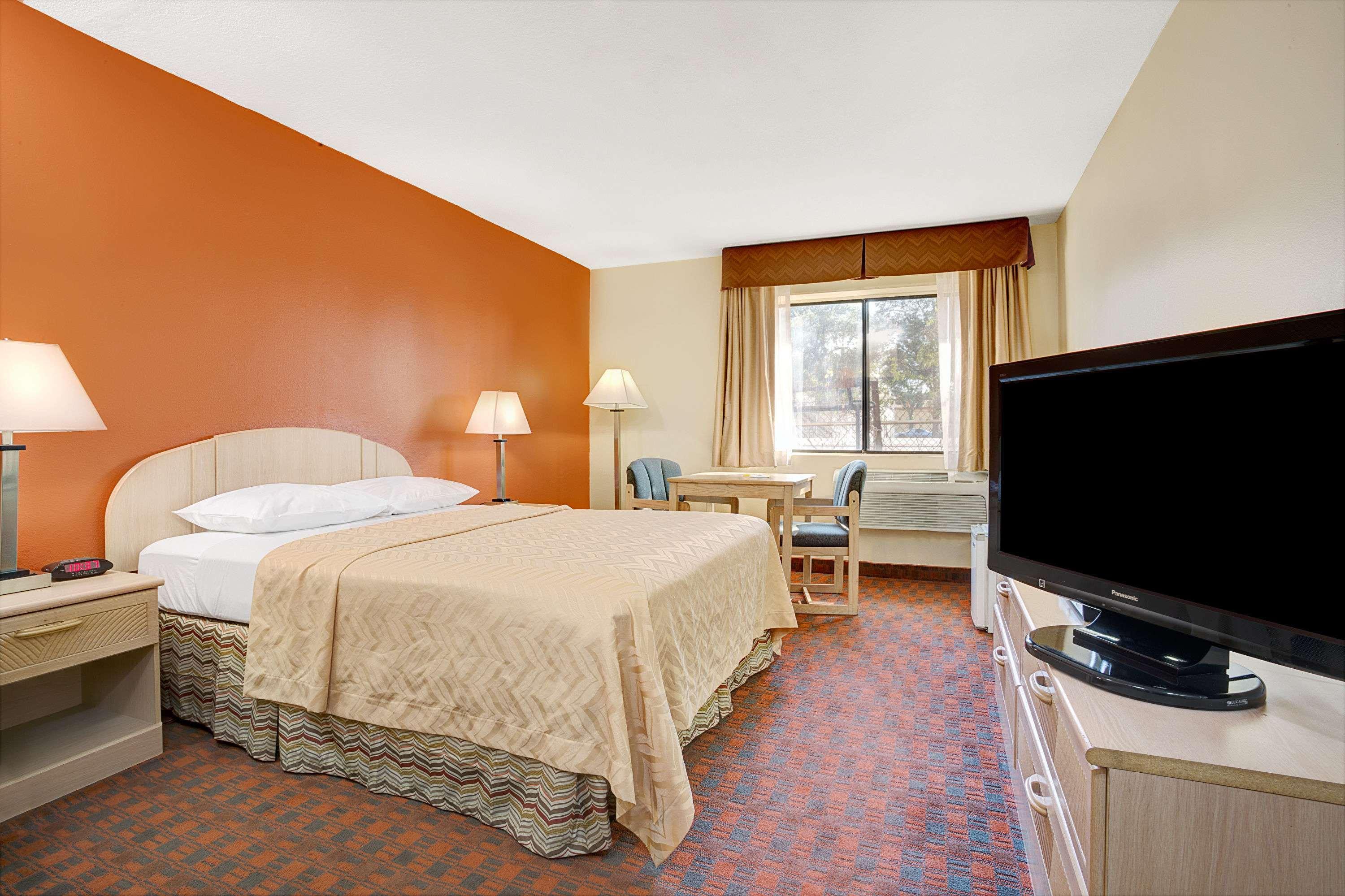 Double Queen Bed Non Smoking