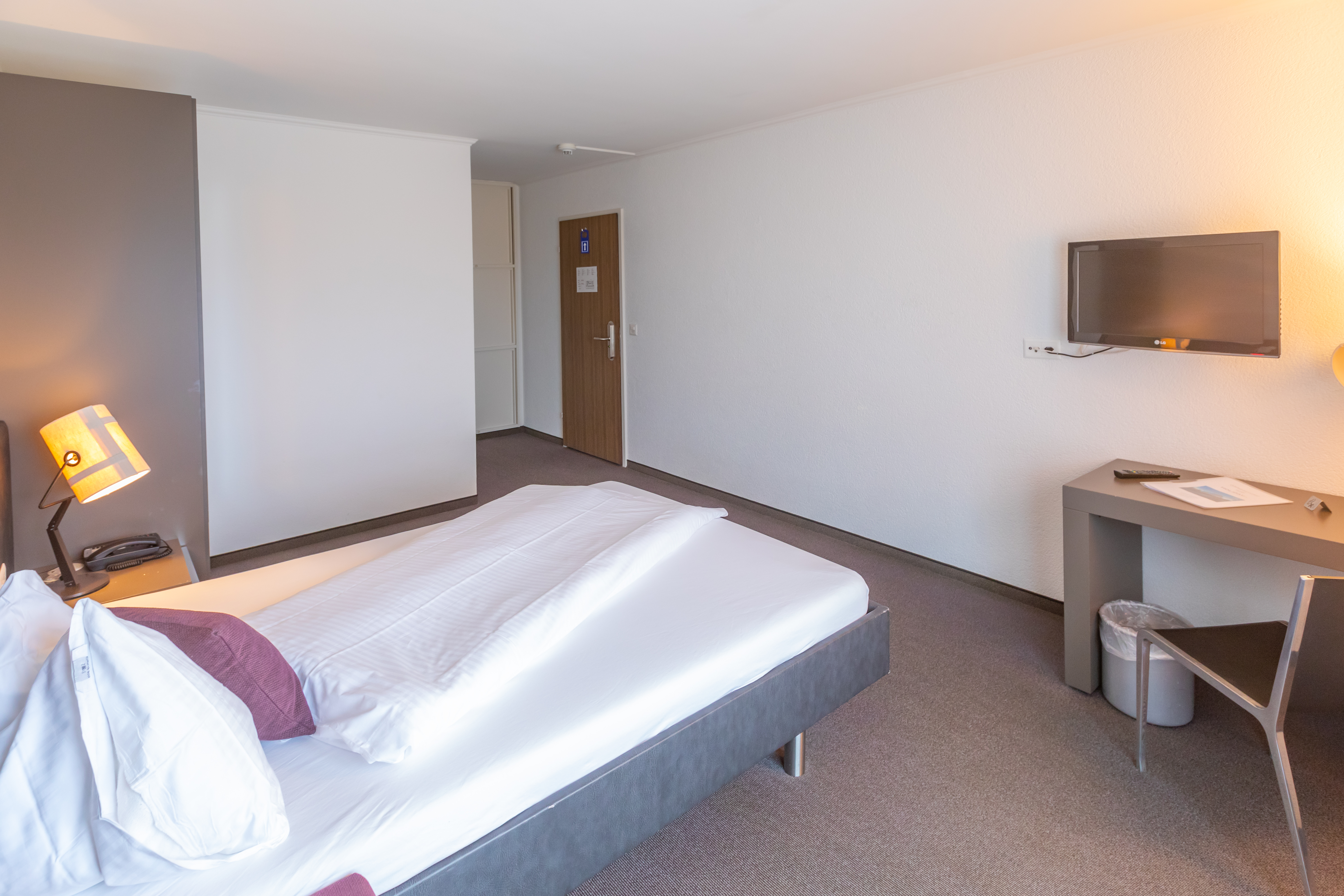 Single Queen Size Bed