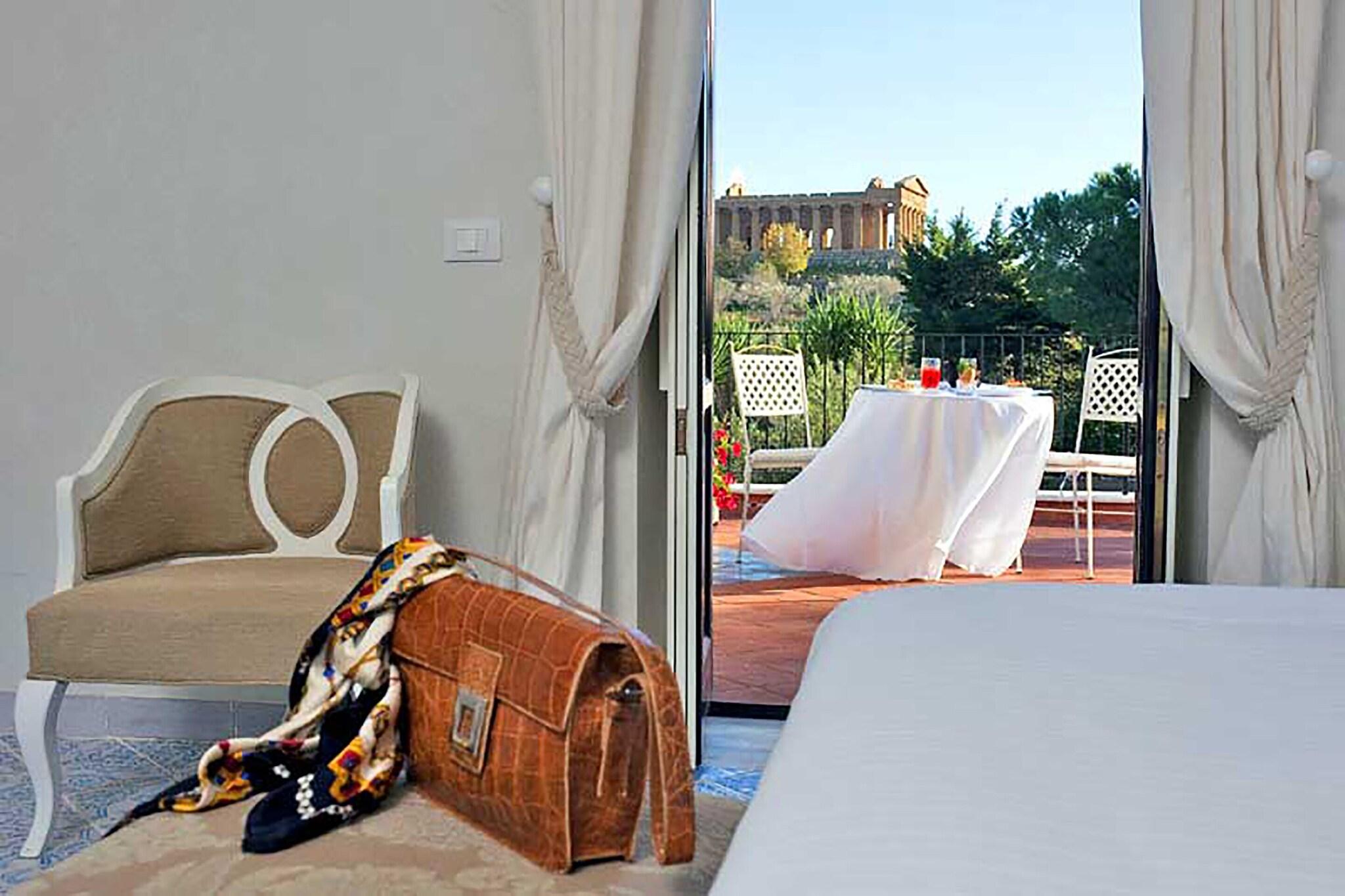 Double Deluxe Queen Bed