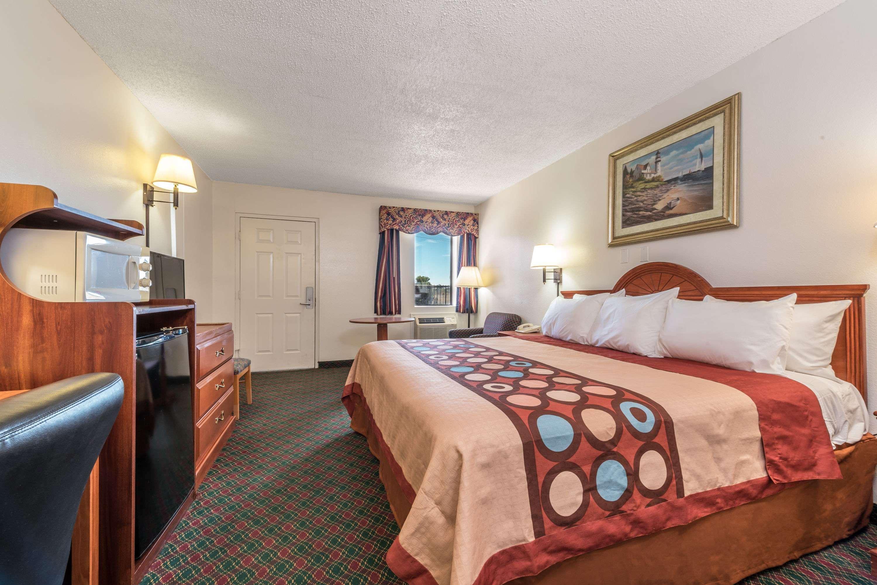 Room King Bed Non Smoking