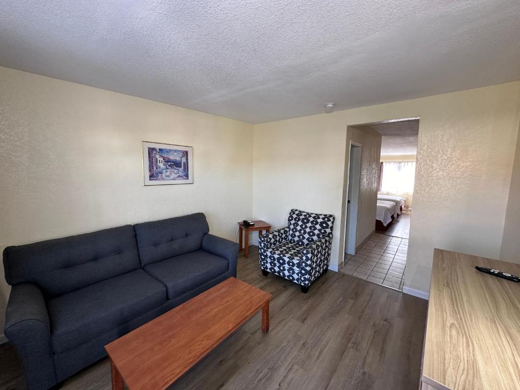 Suite Two Queen Beds Non Smoking