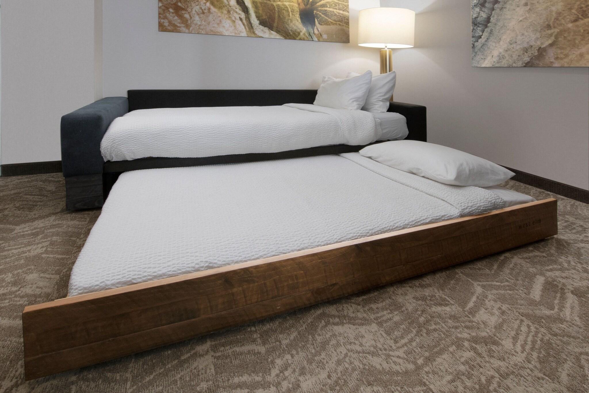 Studio Two Queen Beds