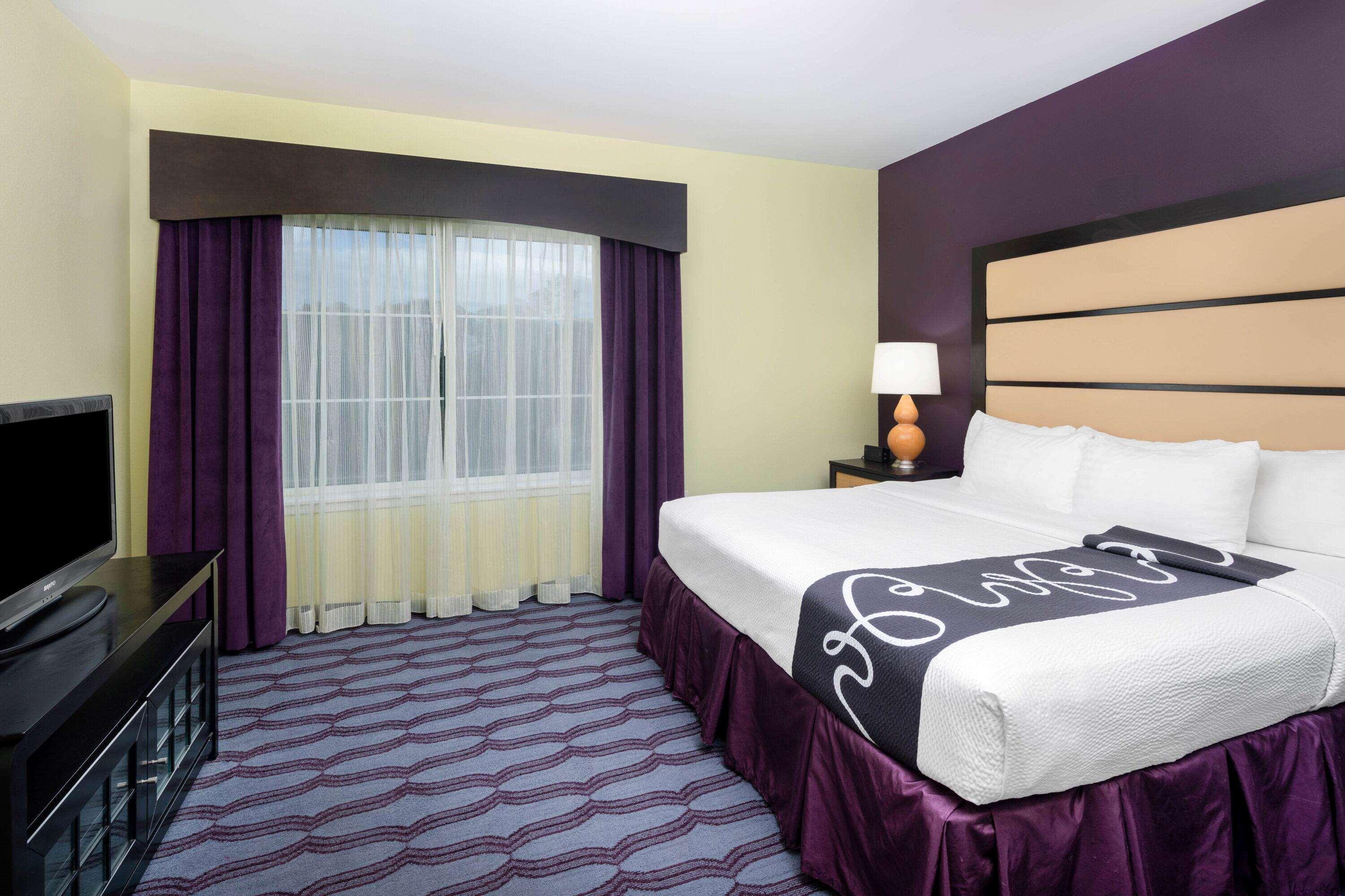 Suite Deluxe King Bed