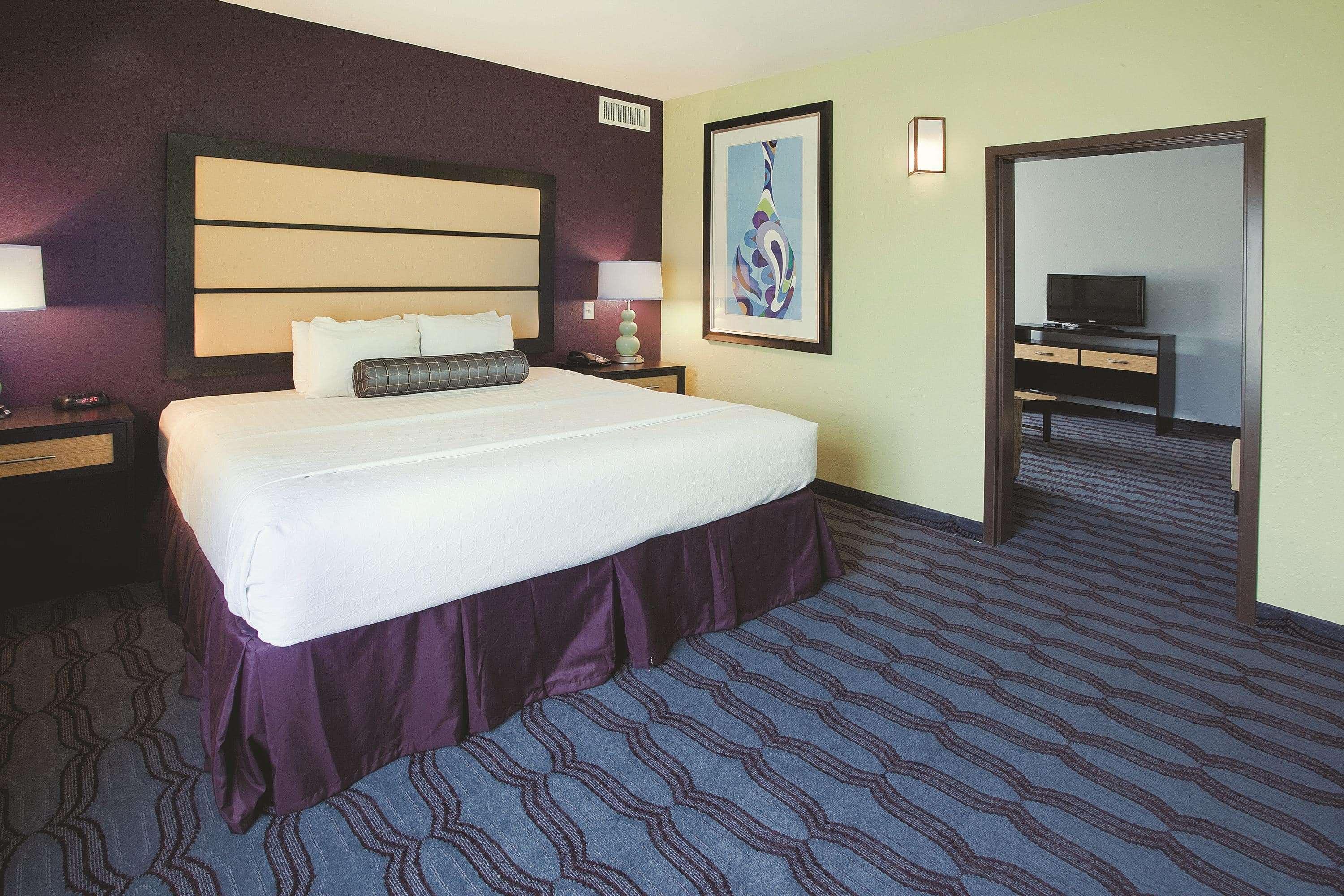 Suite Deluxe King Bed