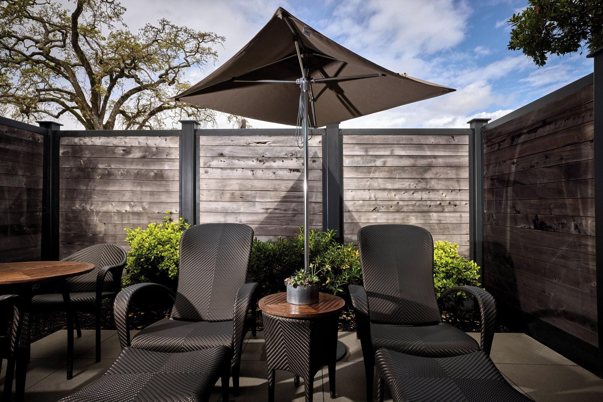 Suite Accessible King Size Bed