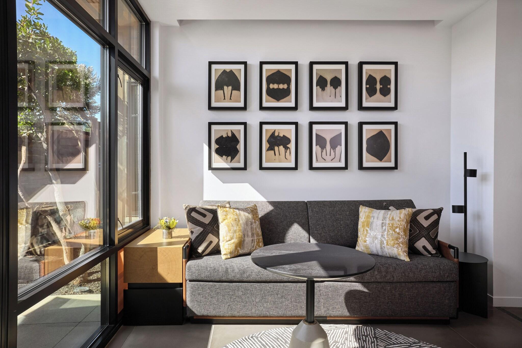 Suite Accessible King Size Bed