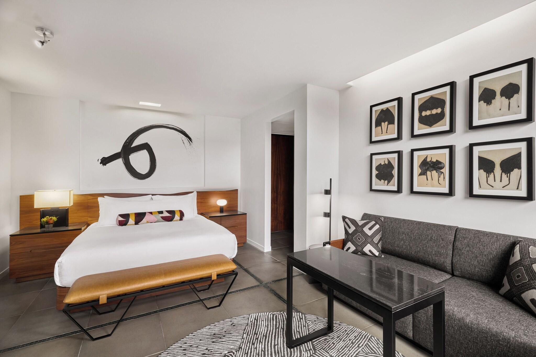 Suite Accessible King Size Bed