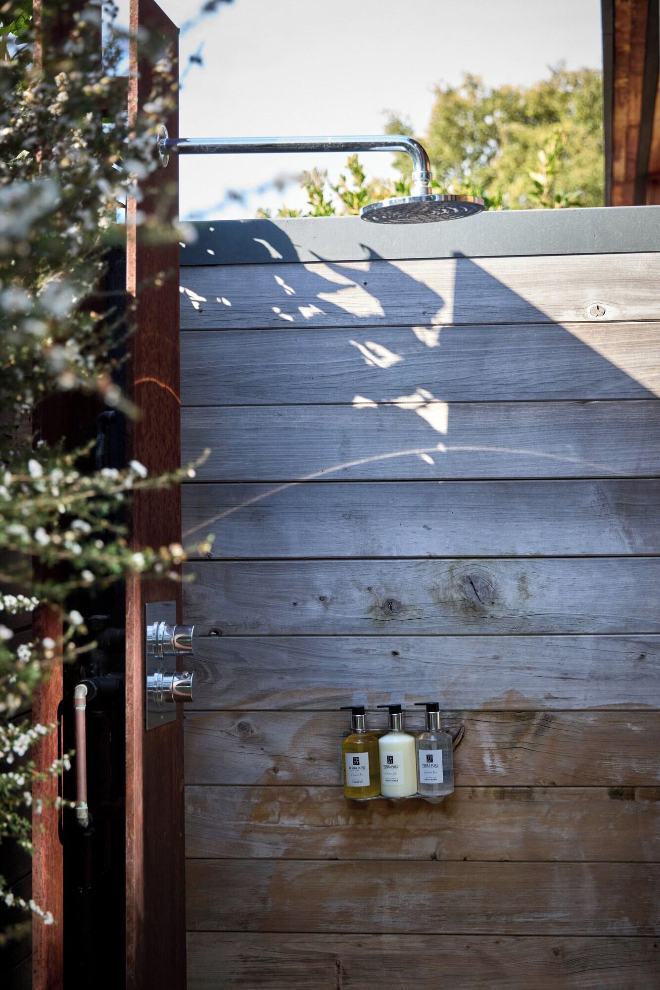 Suite Accessible King Size Bed