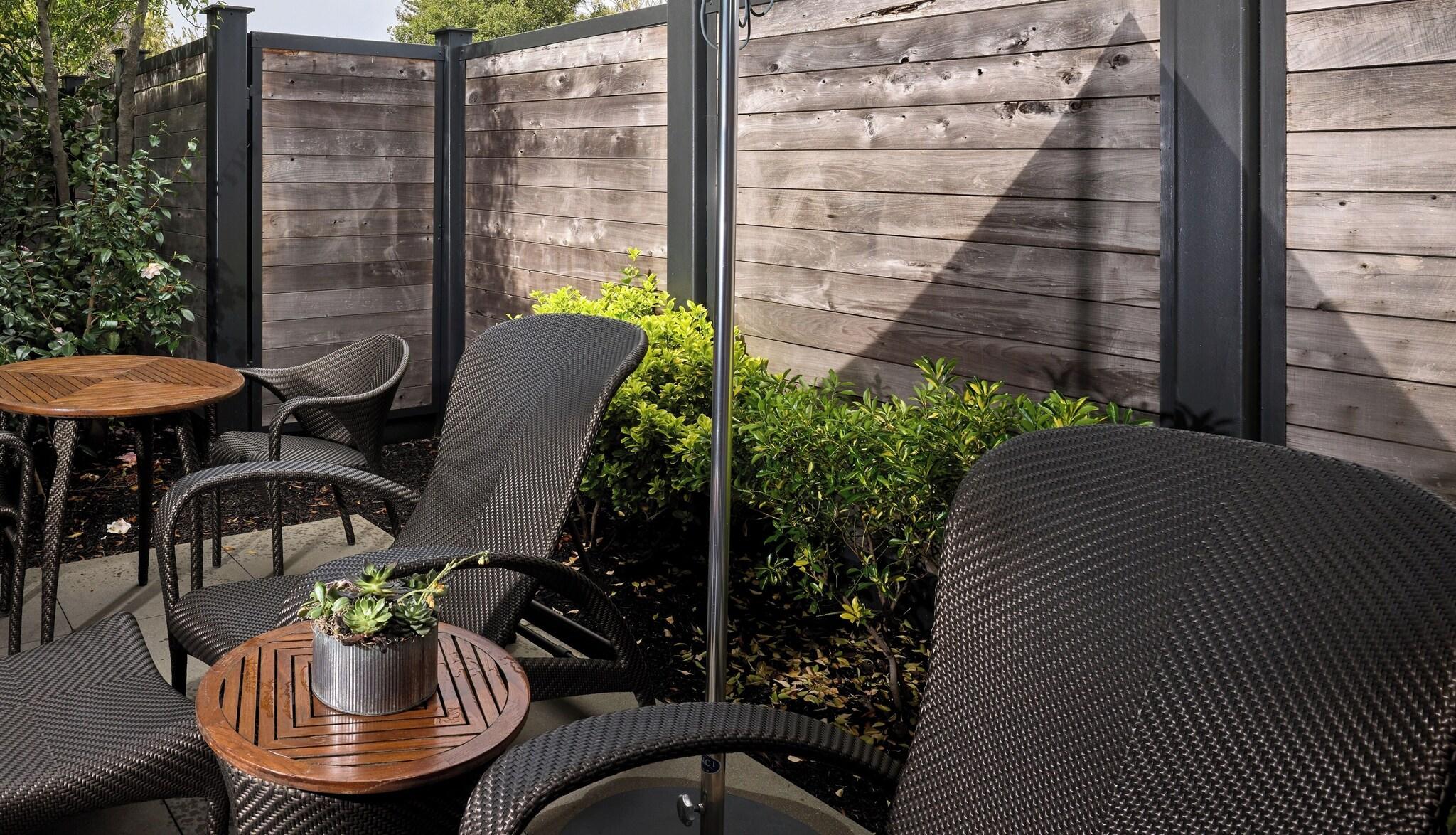 Suite Accessible King Size Bed