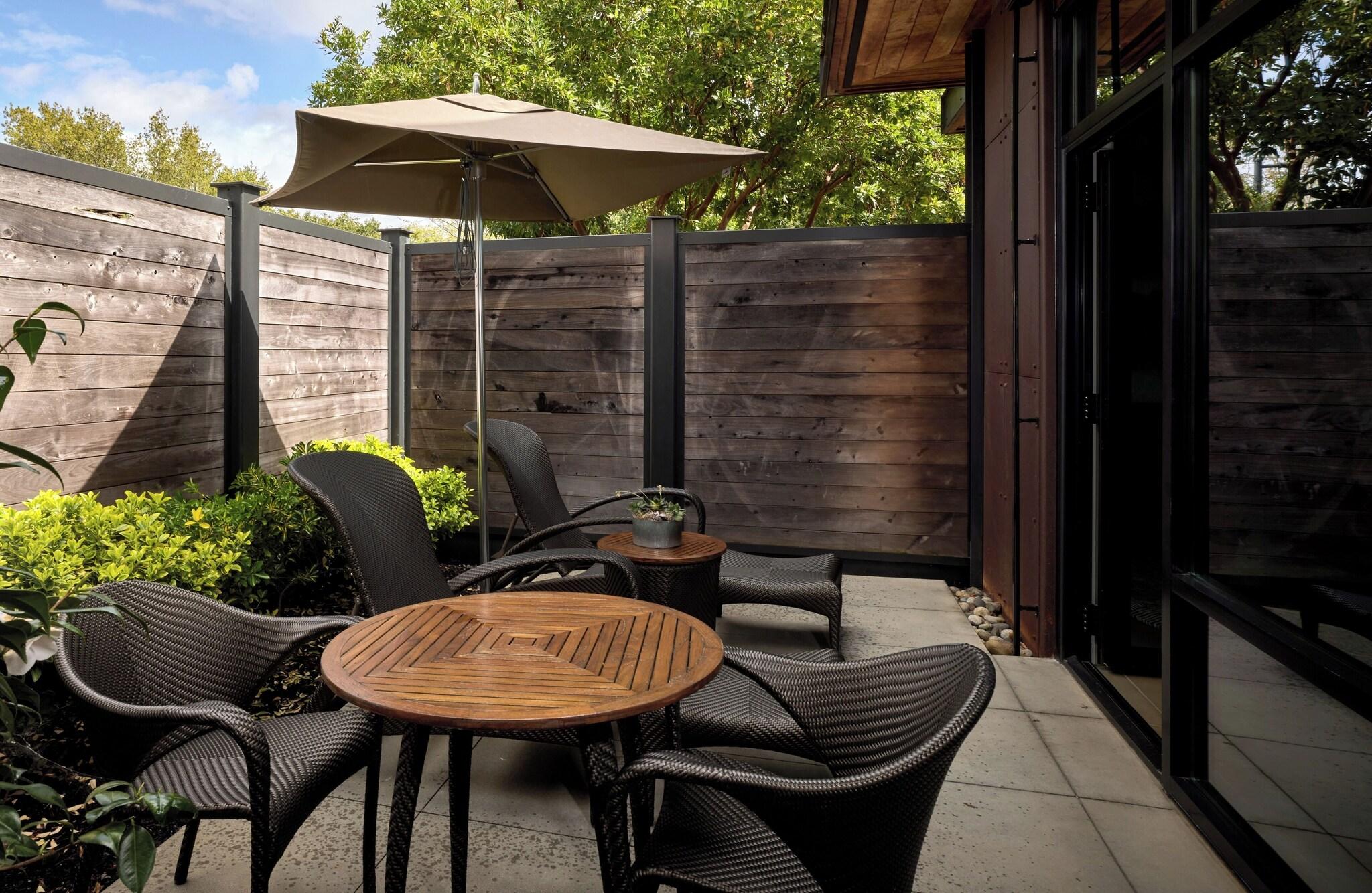 Suite Accessible King Size Bed