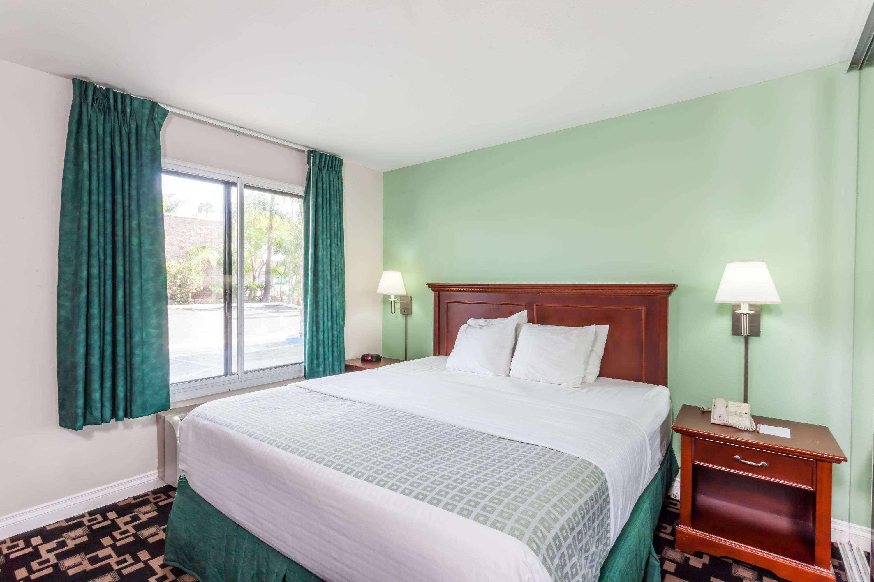 Double King Bed Non Smoking