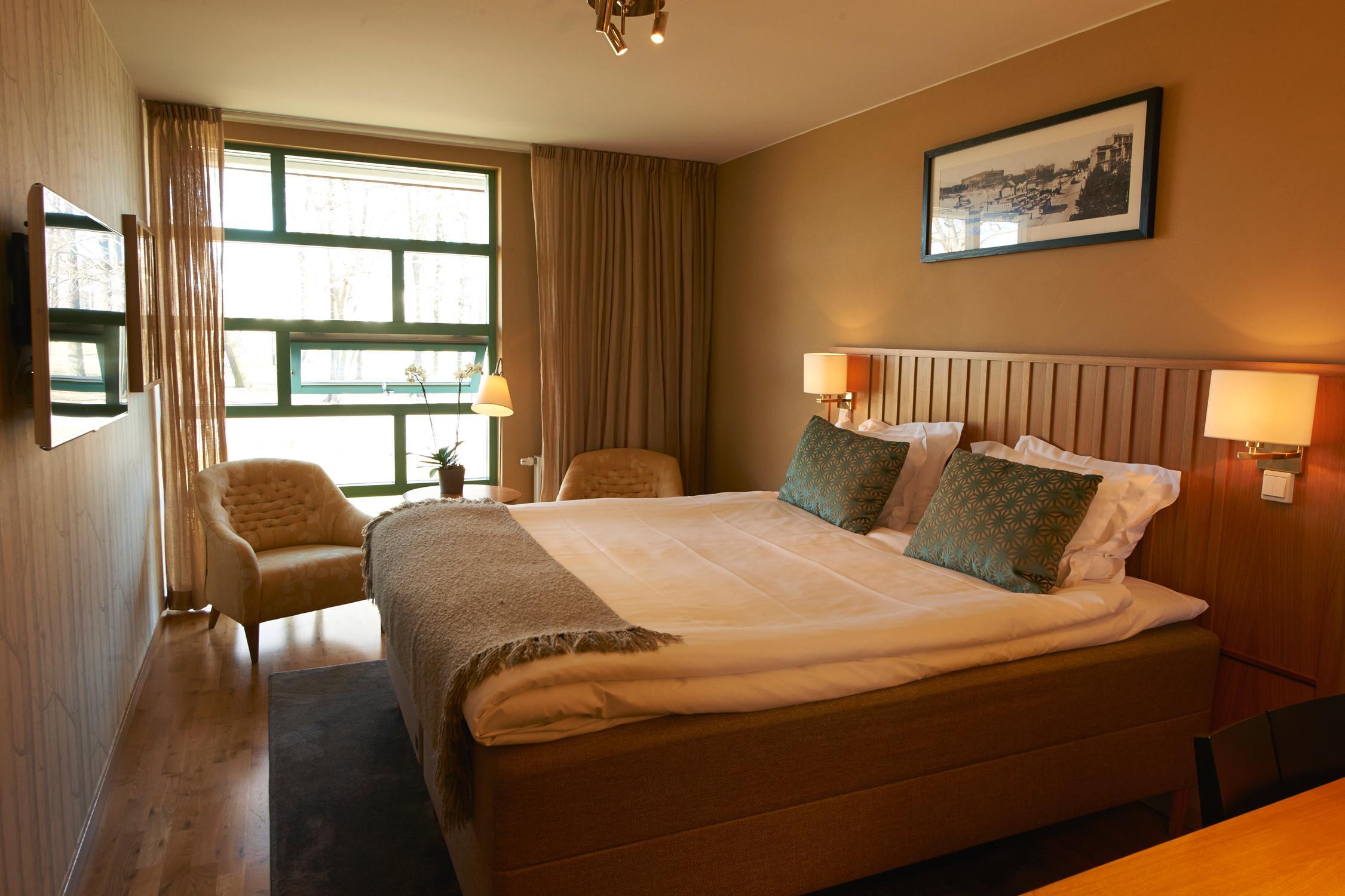 Double or Twin Standard