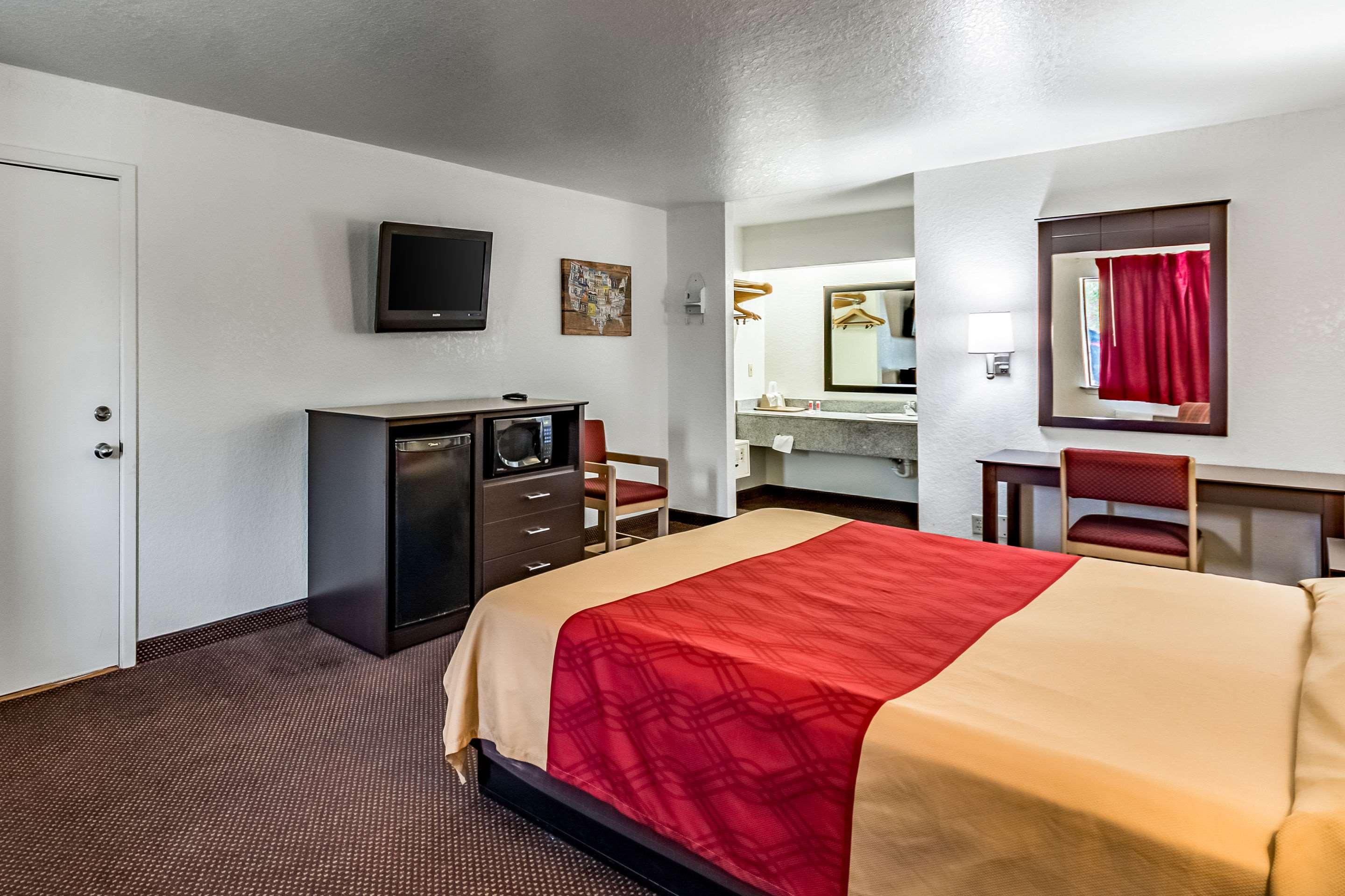 Double King Bed Non Smoking