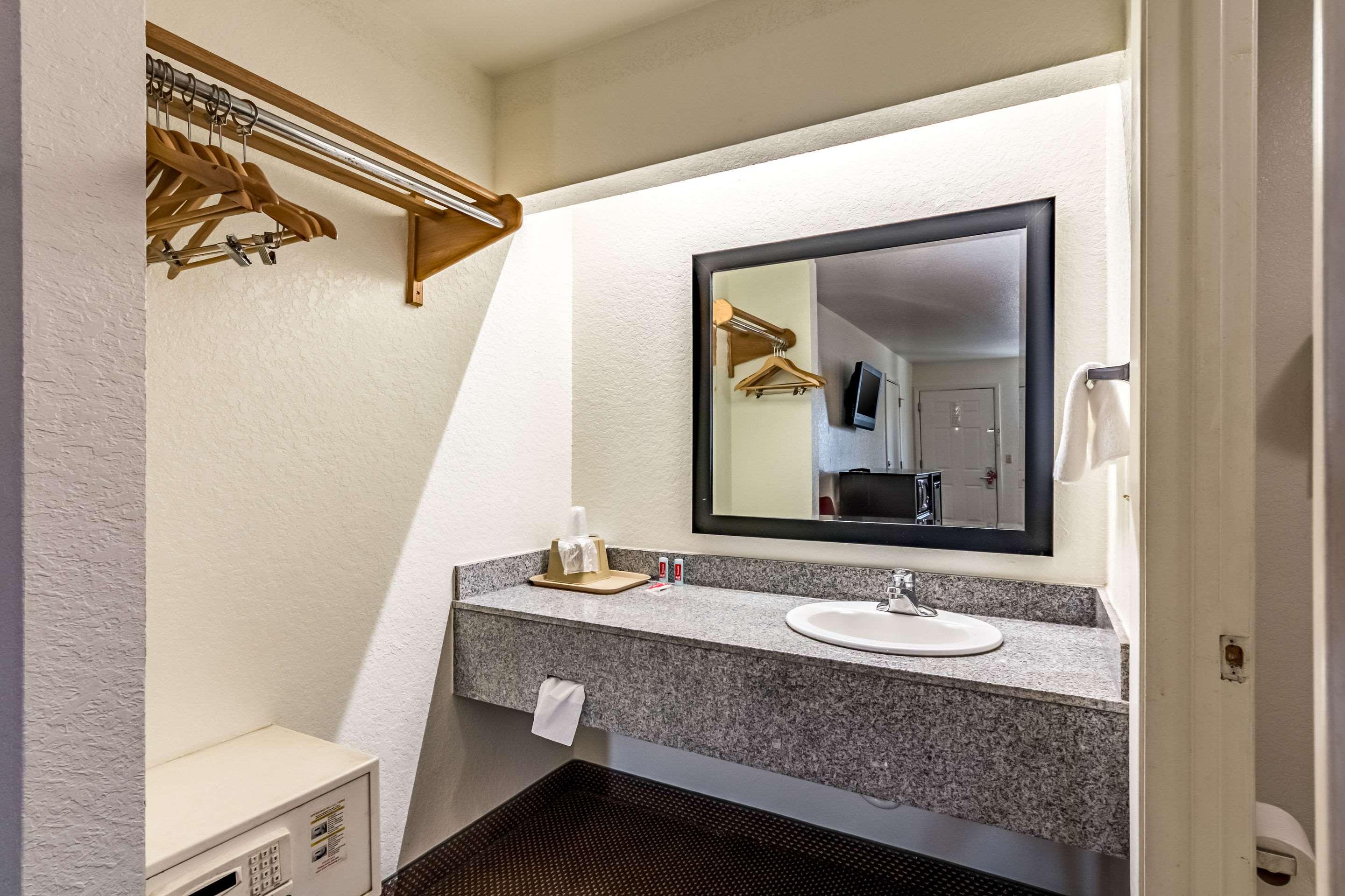 Double King Bed Non Smoking