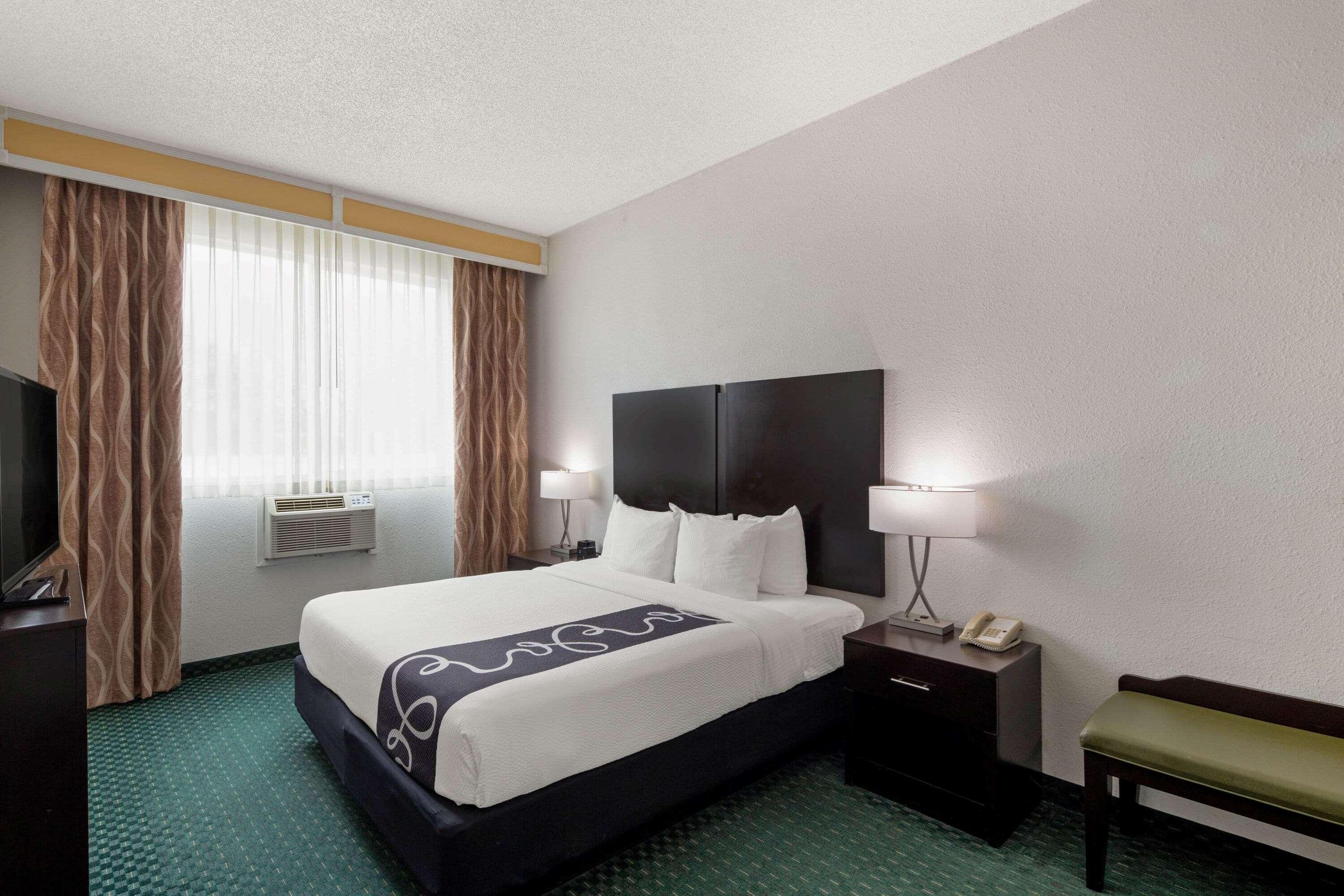 Suite Deluxe Pool View