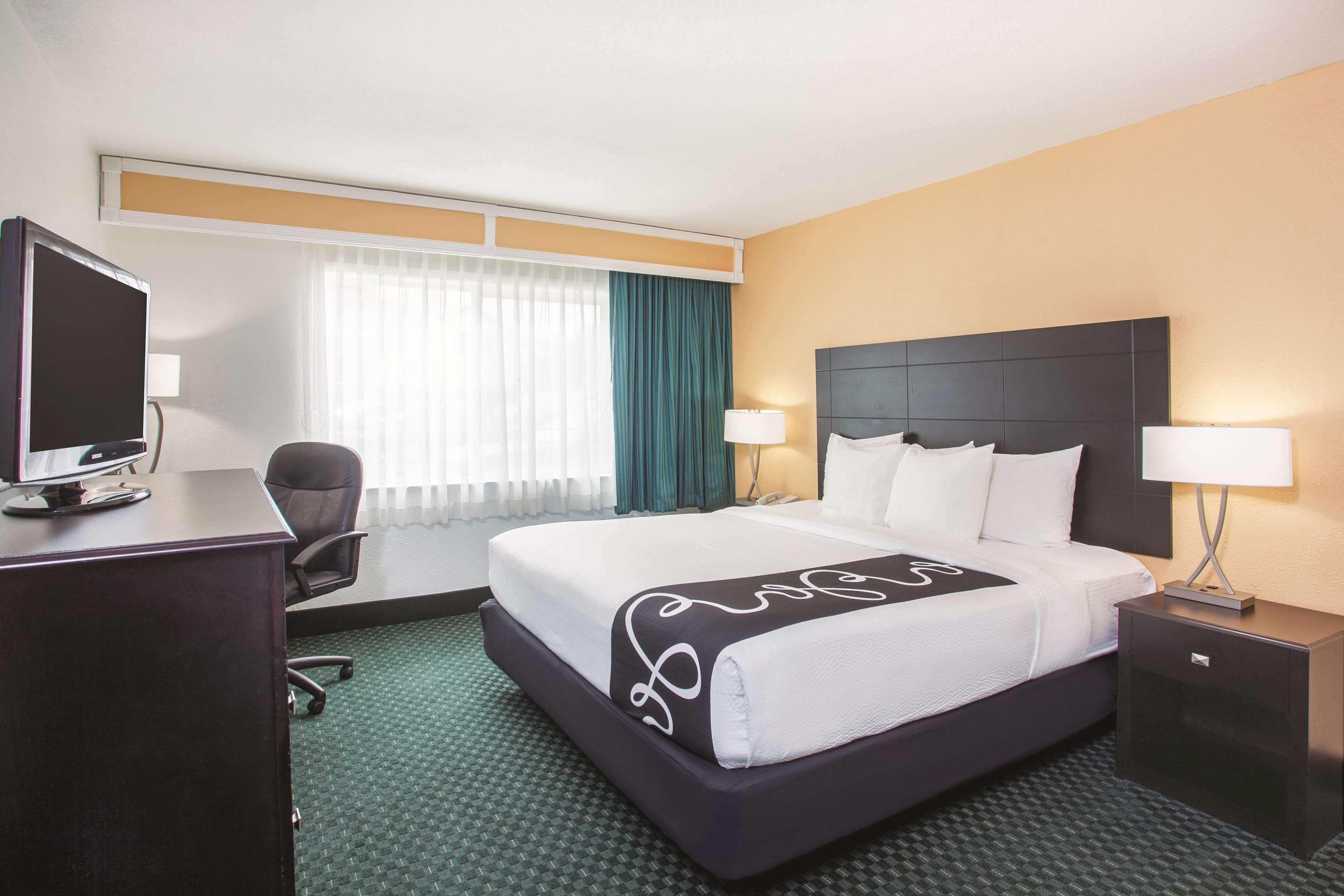 Double King Bed Non Smoking