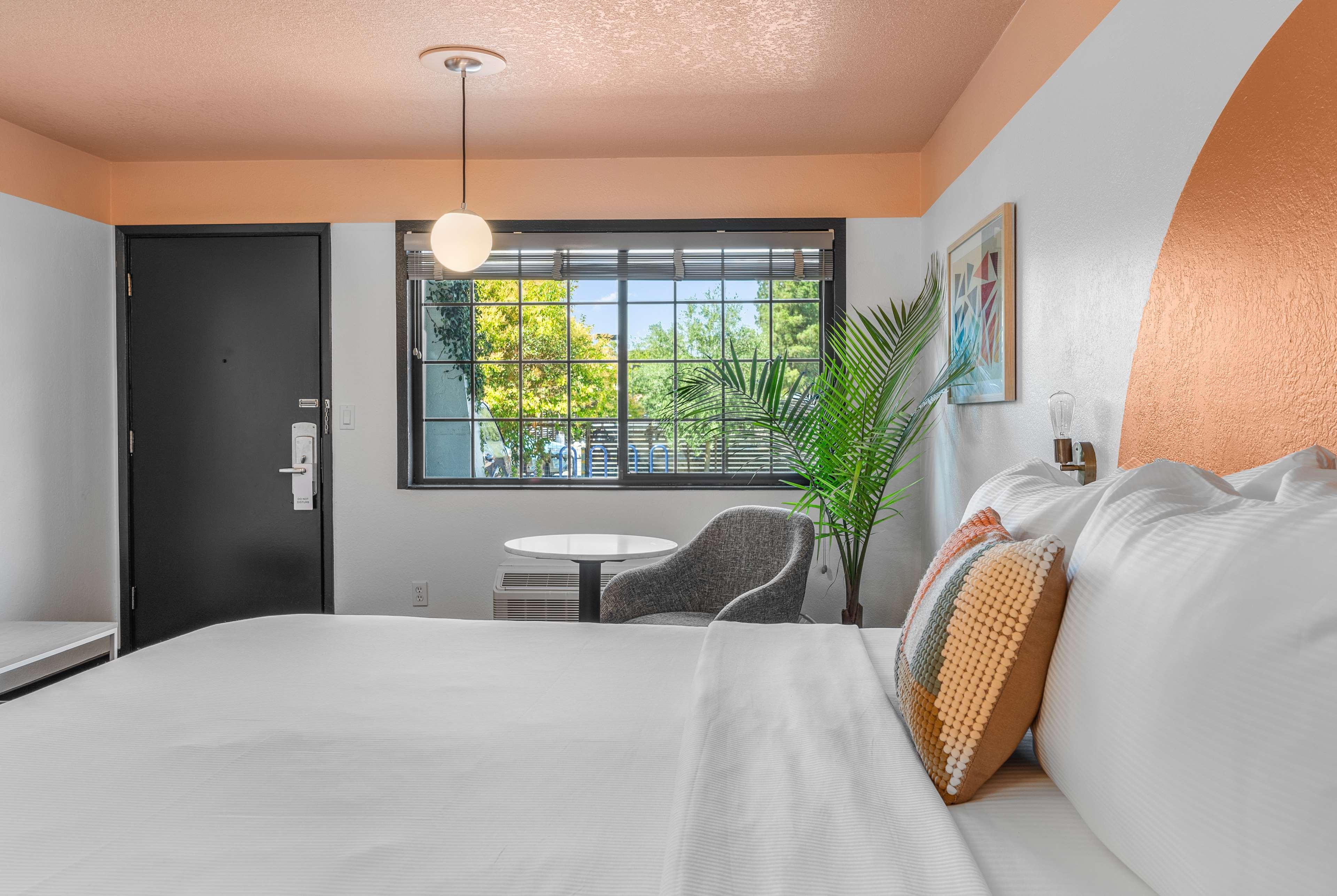 Double Deluxe King Bed