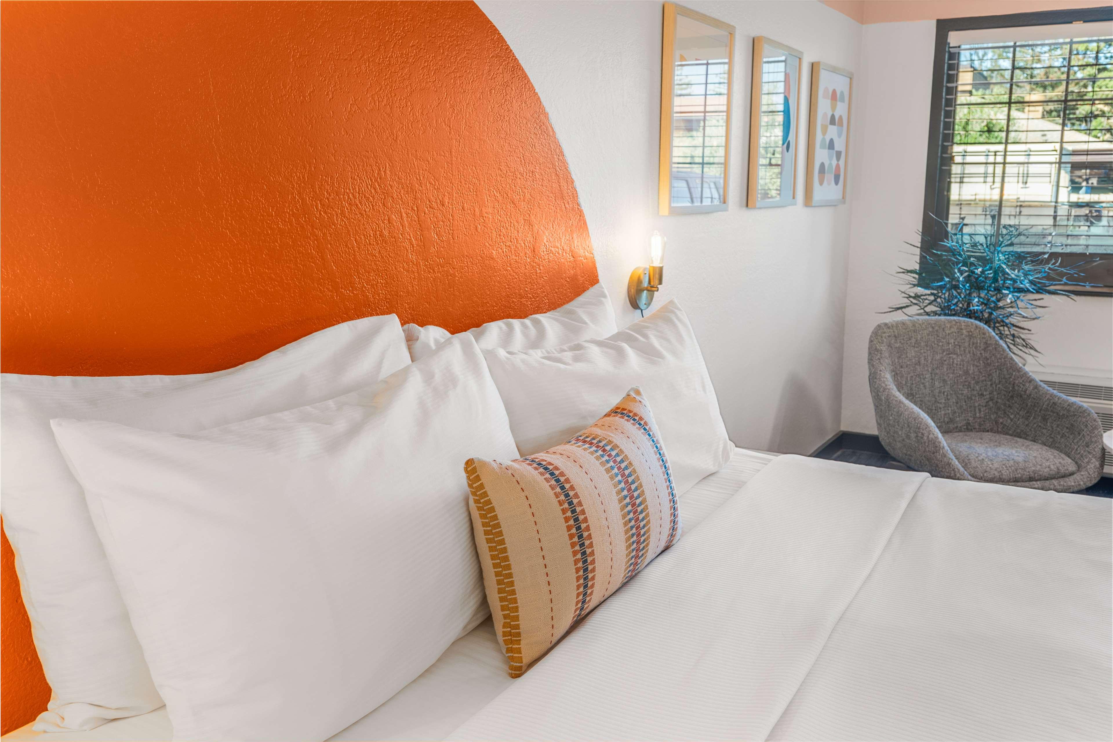 Double Deluxe Queen Bed