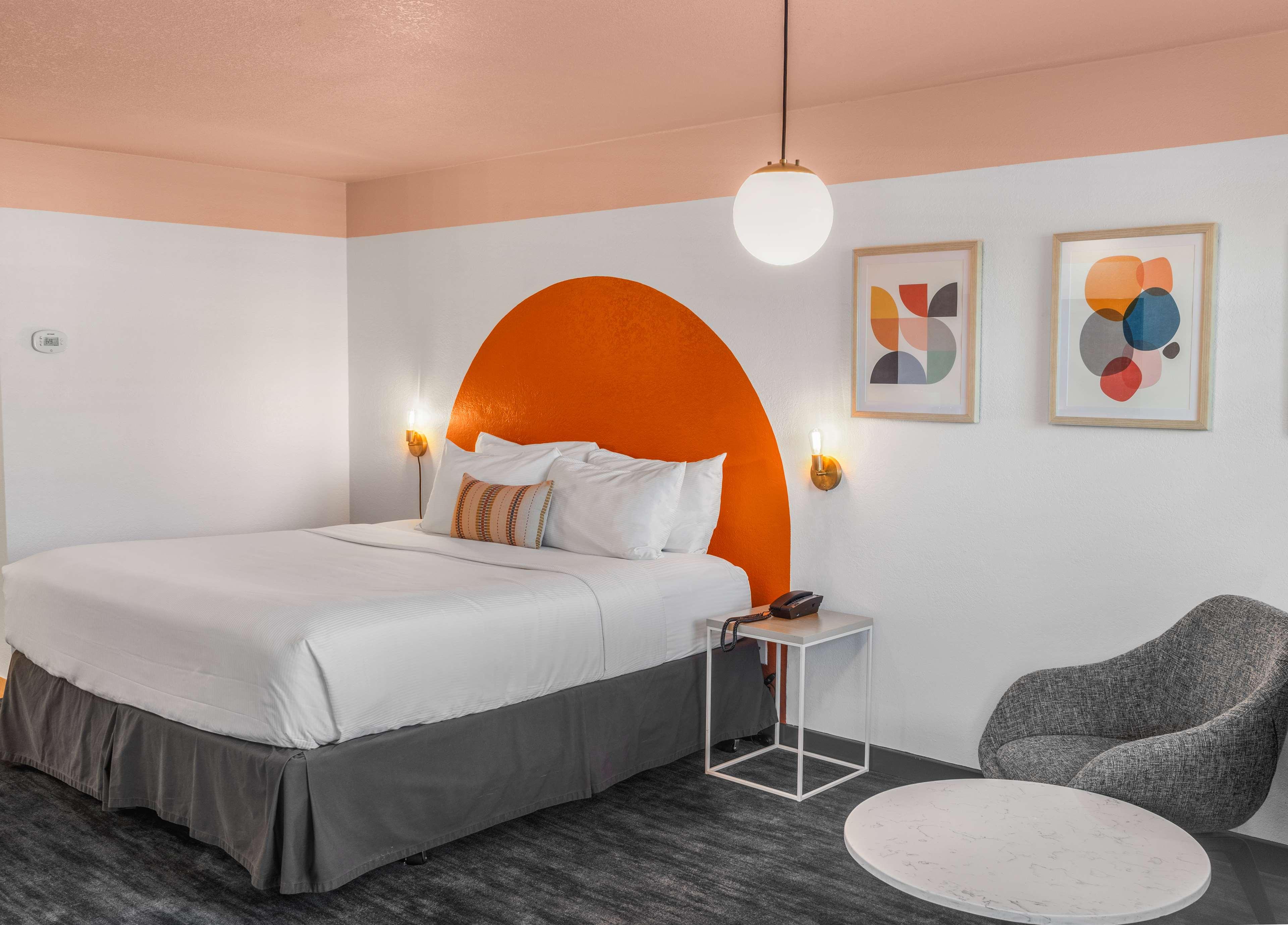 Double Deluxe Queen Bed