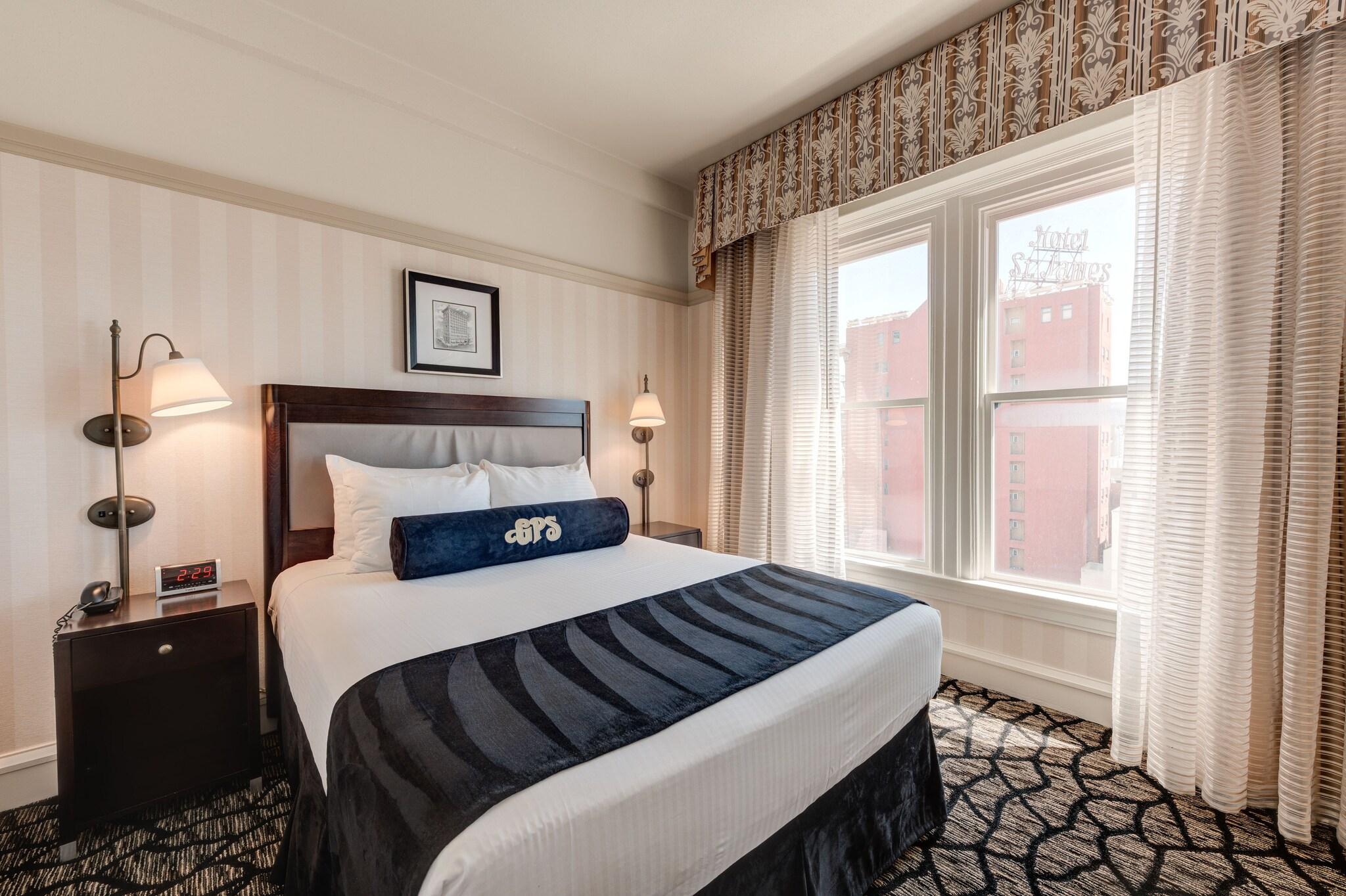 Junior Suite Queen Size Bed