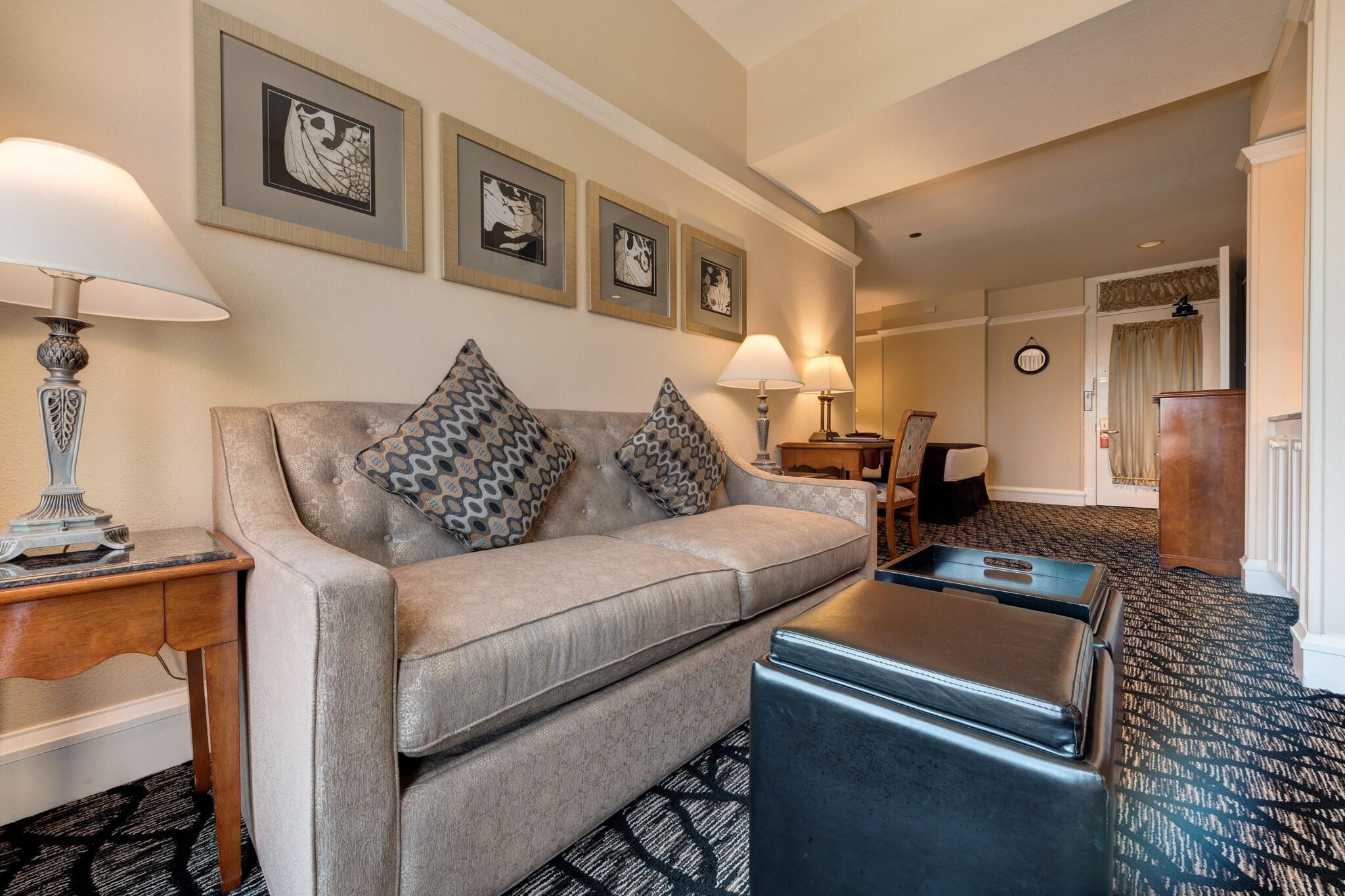 Junior Suite Queen Size Bed